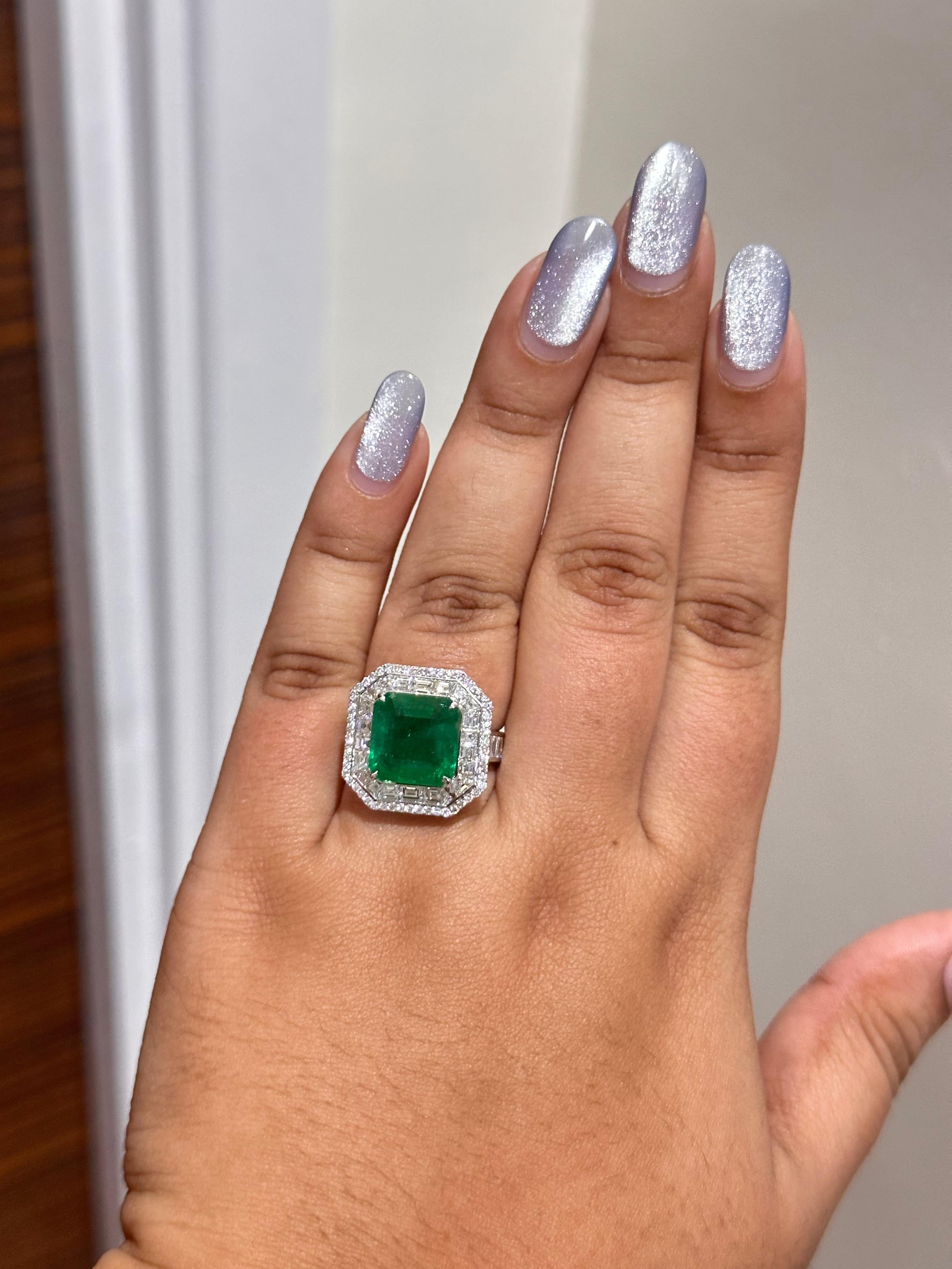 6.34 Carat Zambian Emerald Studded Classic Diamond Ring In New Condition For Sale In Bangkok, TH