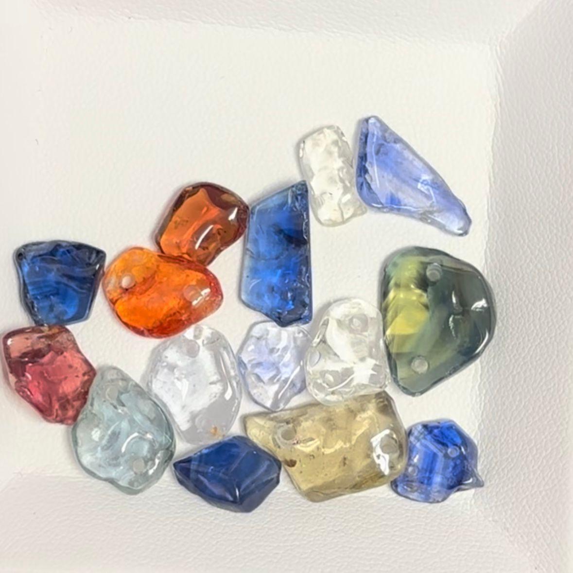 Lot de gobelets en saphirs multicolores 63,44 carats Unisexe en vente