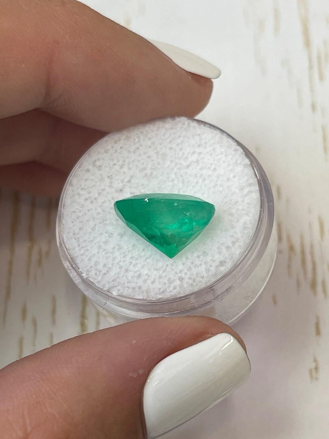 6.35 Carat 13x11 Neon Green Colombian Emerald - Oval Cut  May Birthstone Gem For Sale 3