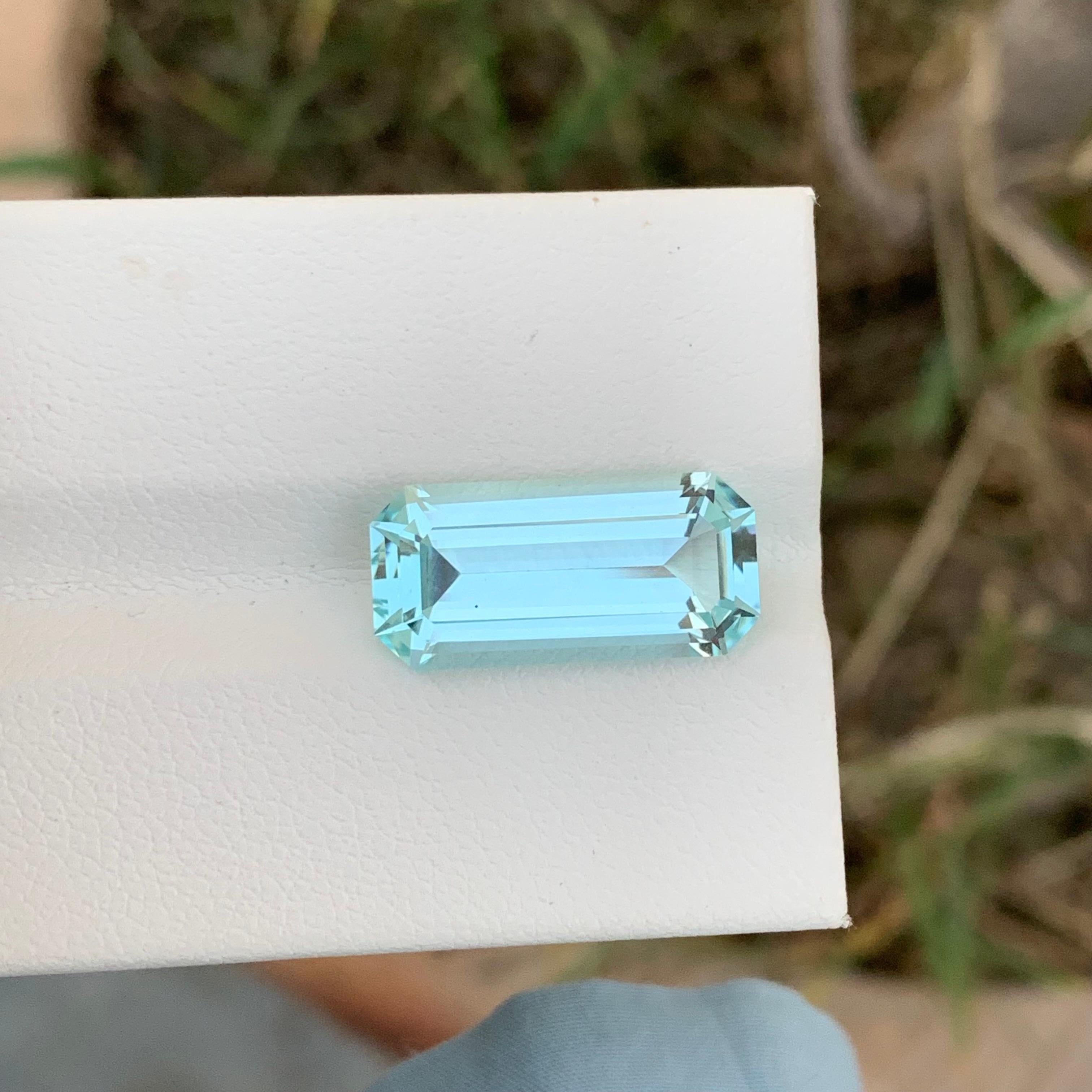 6.35 Carat Natural Loose Aquamarine Emerald Shape Gem For Necklace Jewellery  For Sale 4