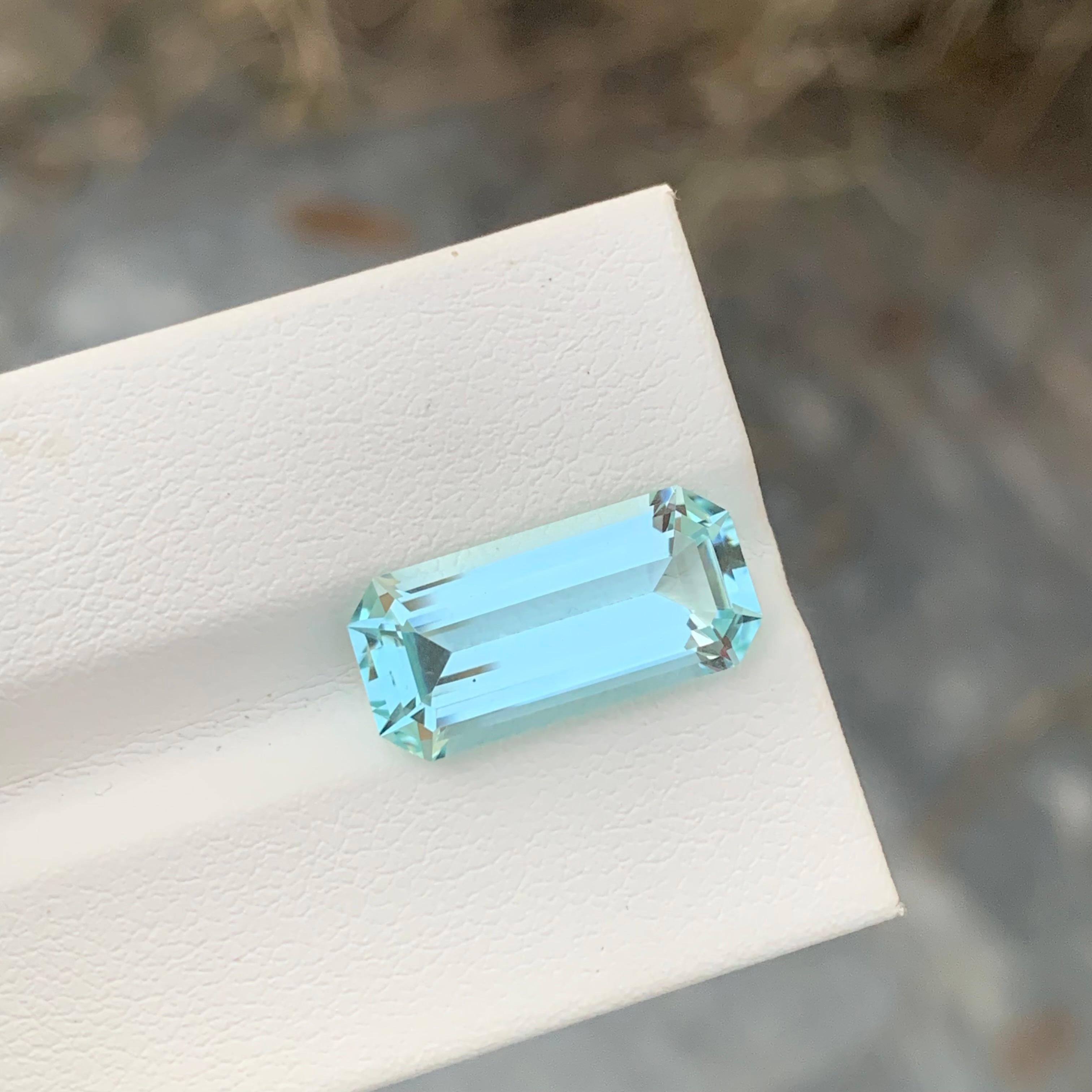 Arts and Crafts 6.35 Carat Natural Loose Aquamarine Emerald Shape Gem For Necklace Jewellery  For Sale