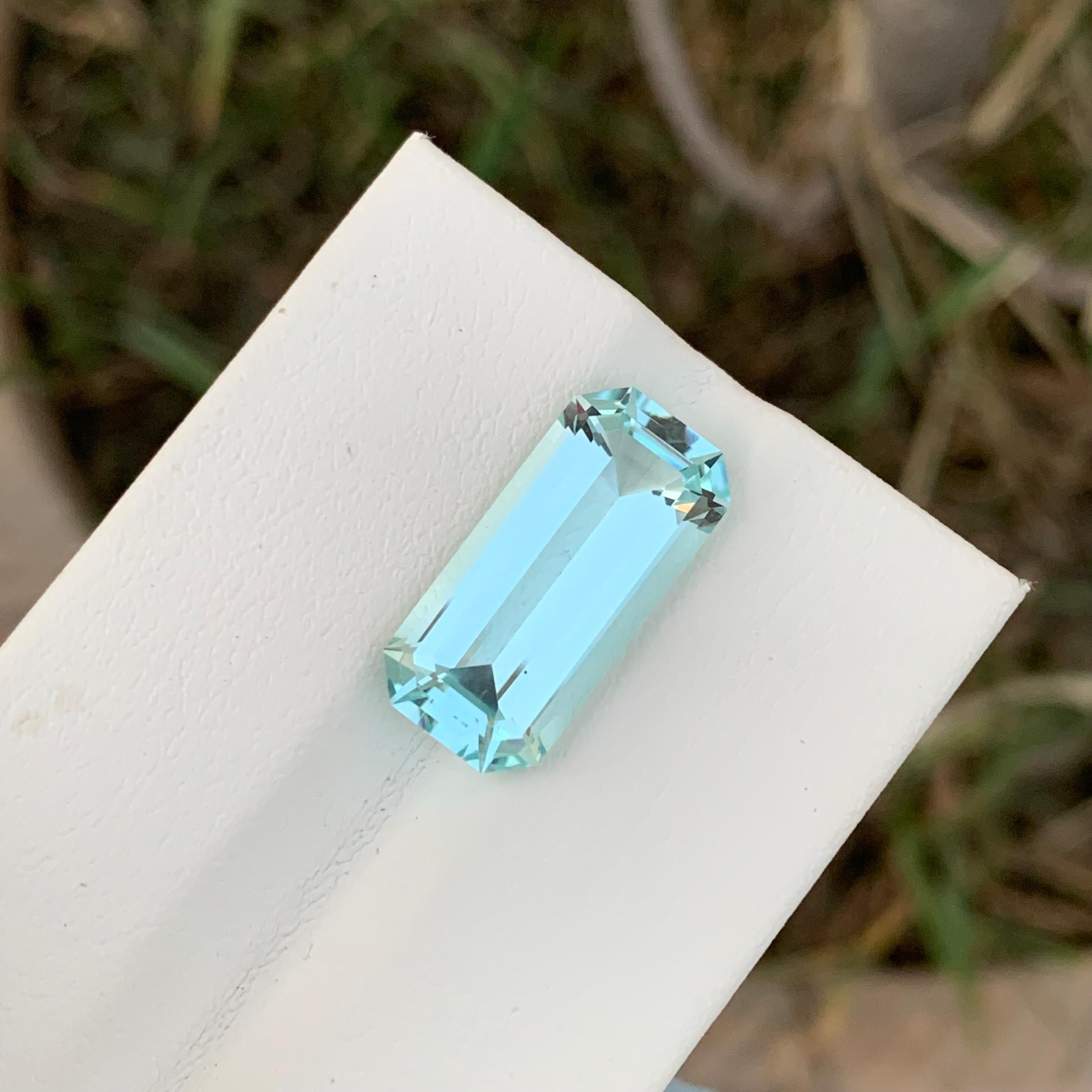 Emerald Cut 6.35 Carat Natural Loose Aquamarine Emerald Shape Gem For Necklace Jewellery For Sale