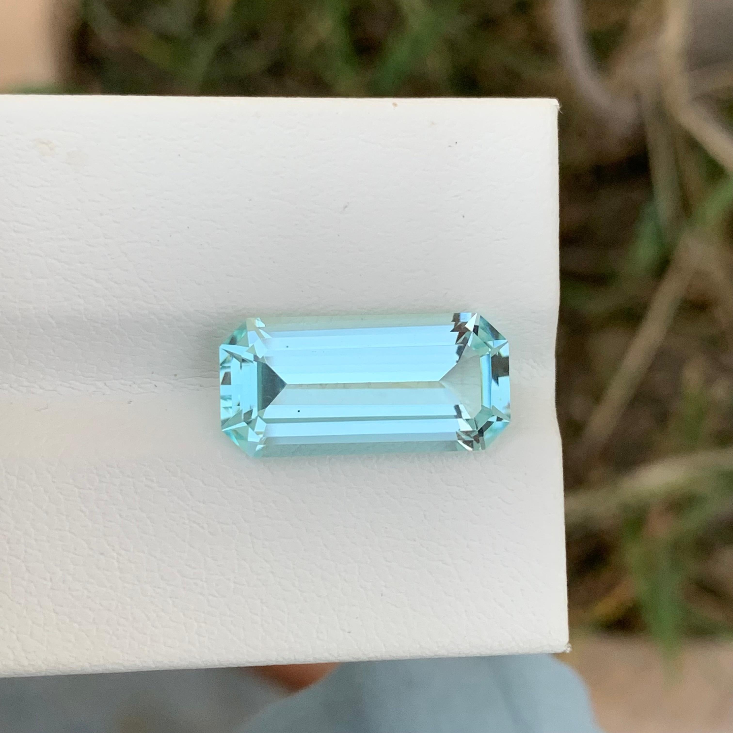 6.35 Carat Natural Loose Aquamarine Emerald Shape Gem For Necklace Jewellery  For Sale 2