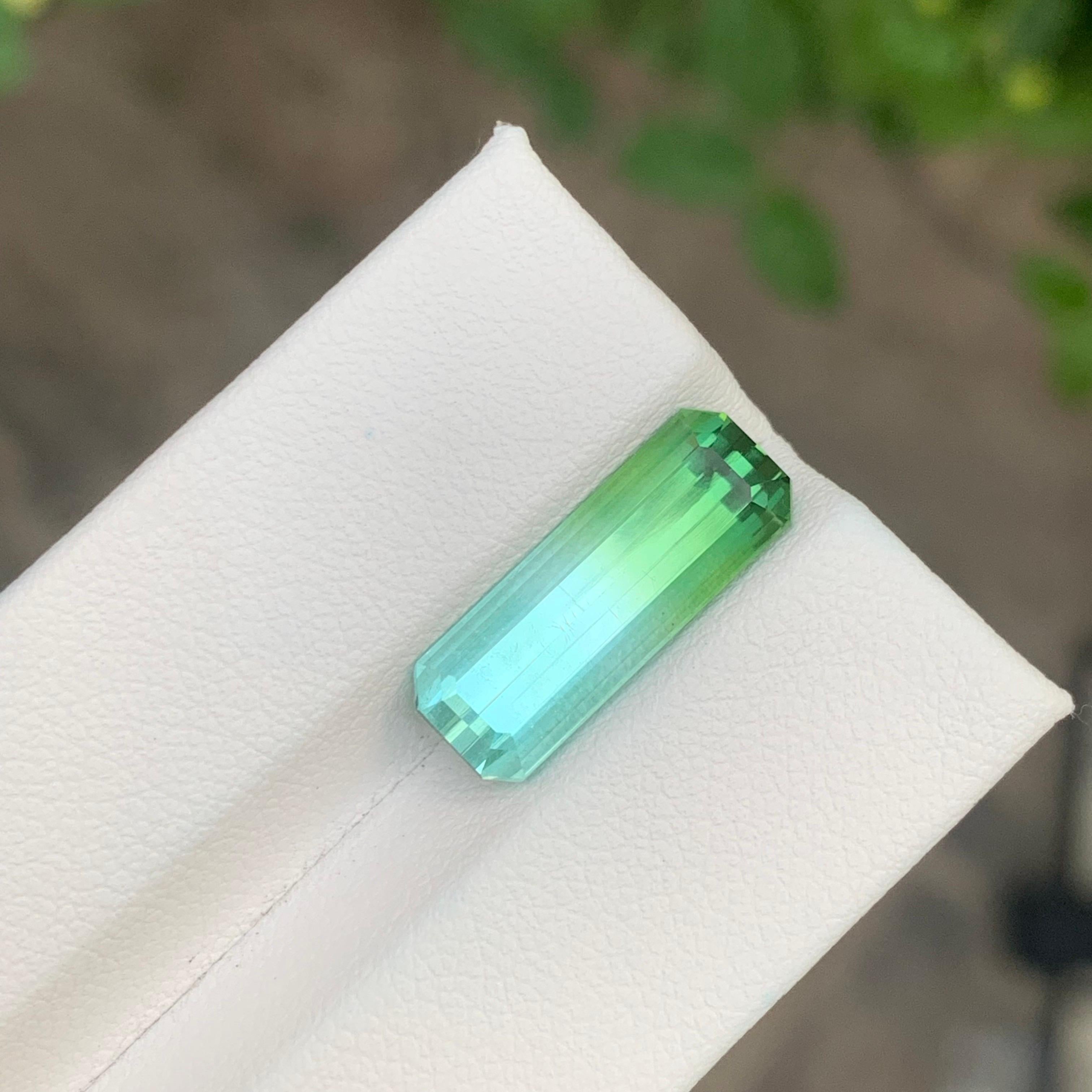 6.35 Karat natürlicher loser zweifarbiger Turmalin in Smaragdform Edelstein (Smaragdschliff) im Angebot