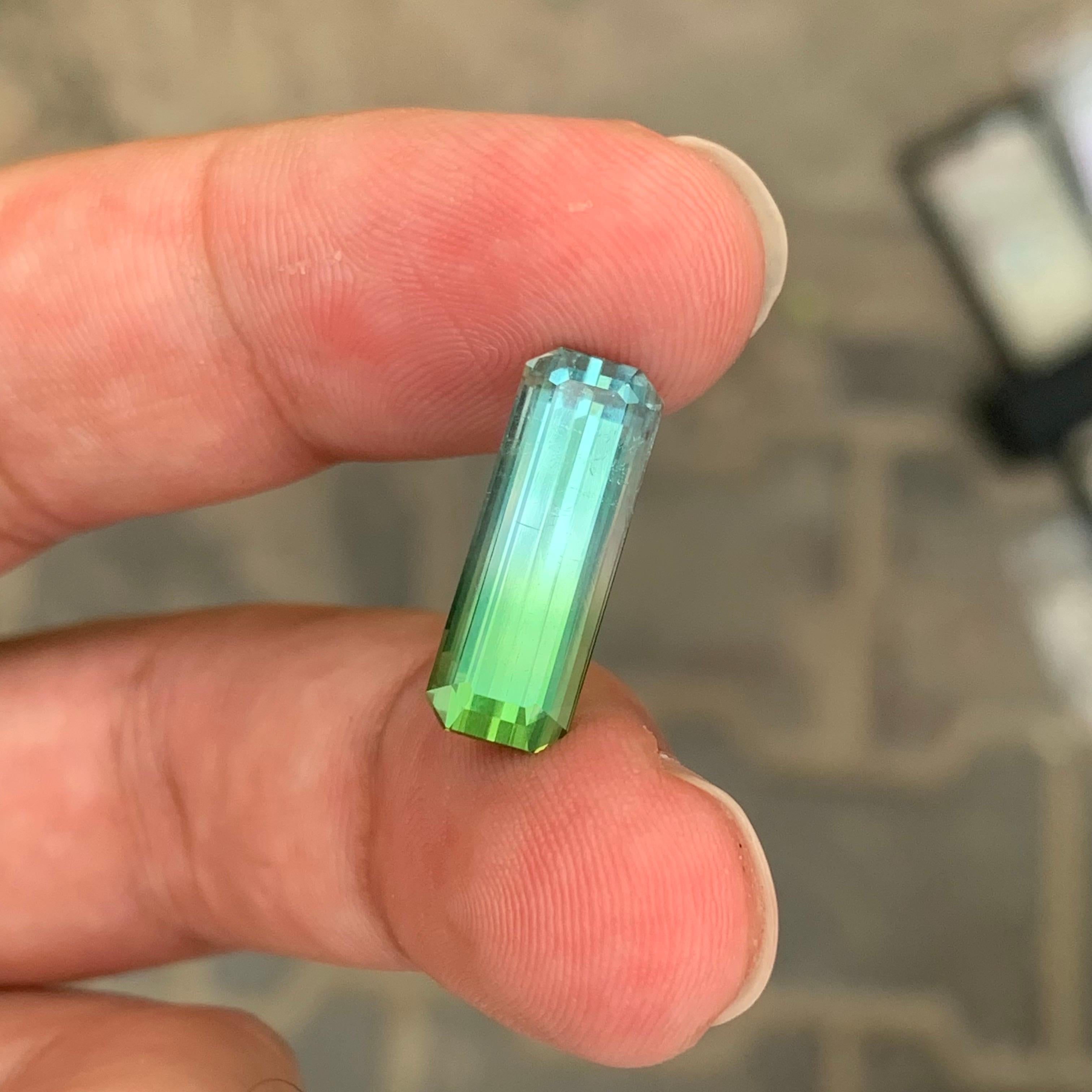 6.35 Karat natürlicher loser zweifarbiger Turmalin in Smaragdform Edelstein im Angebot 2