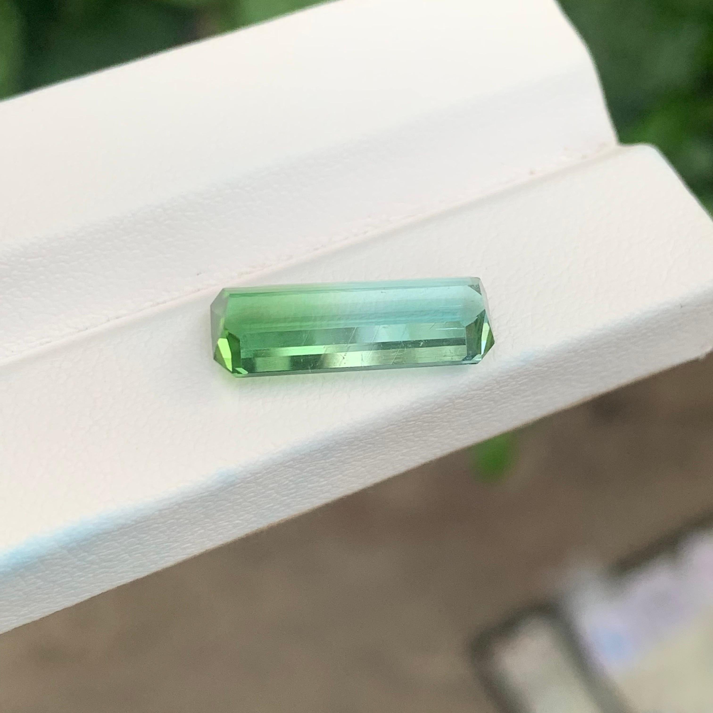 6.35 Karat natürlicher loser zweifarbiger Turmalin in Smaragdform Edelstein im Angebot 3
