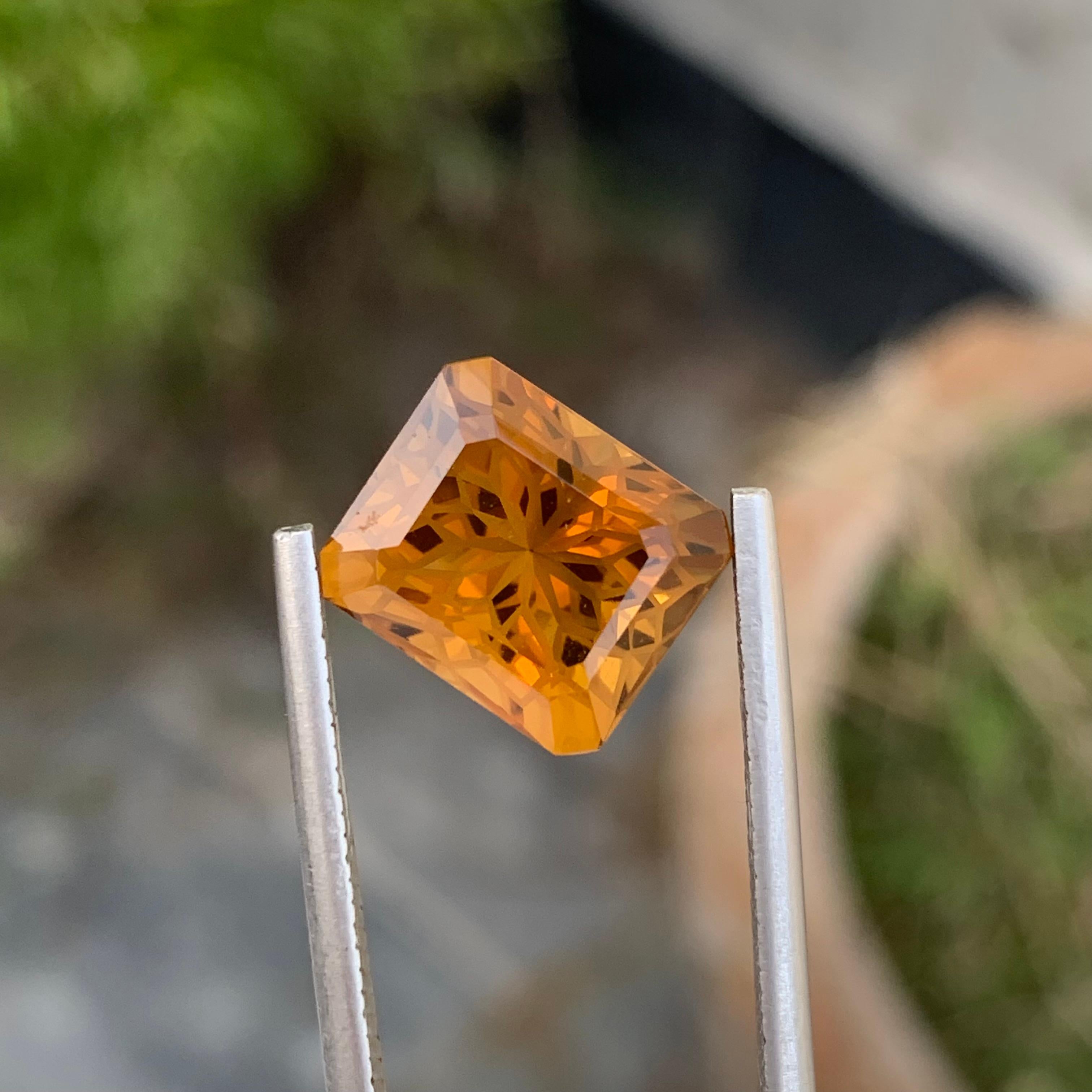 6.35 Carat Natural Loose Citrine Flower Cut Gem From Brazil Mine  In New Condition For Sale In Peshawar, PK