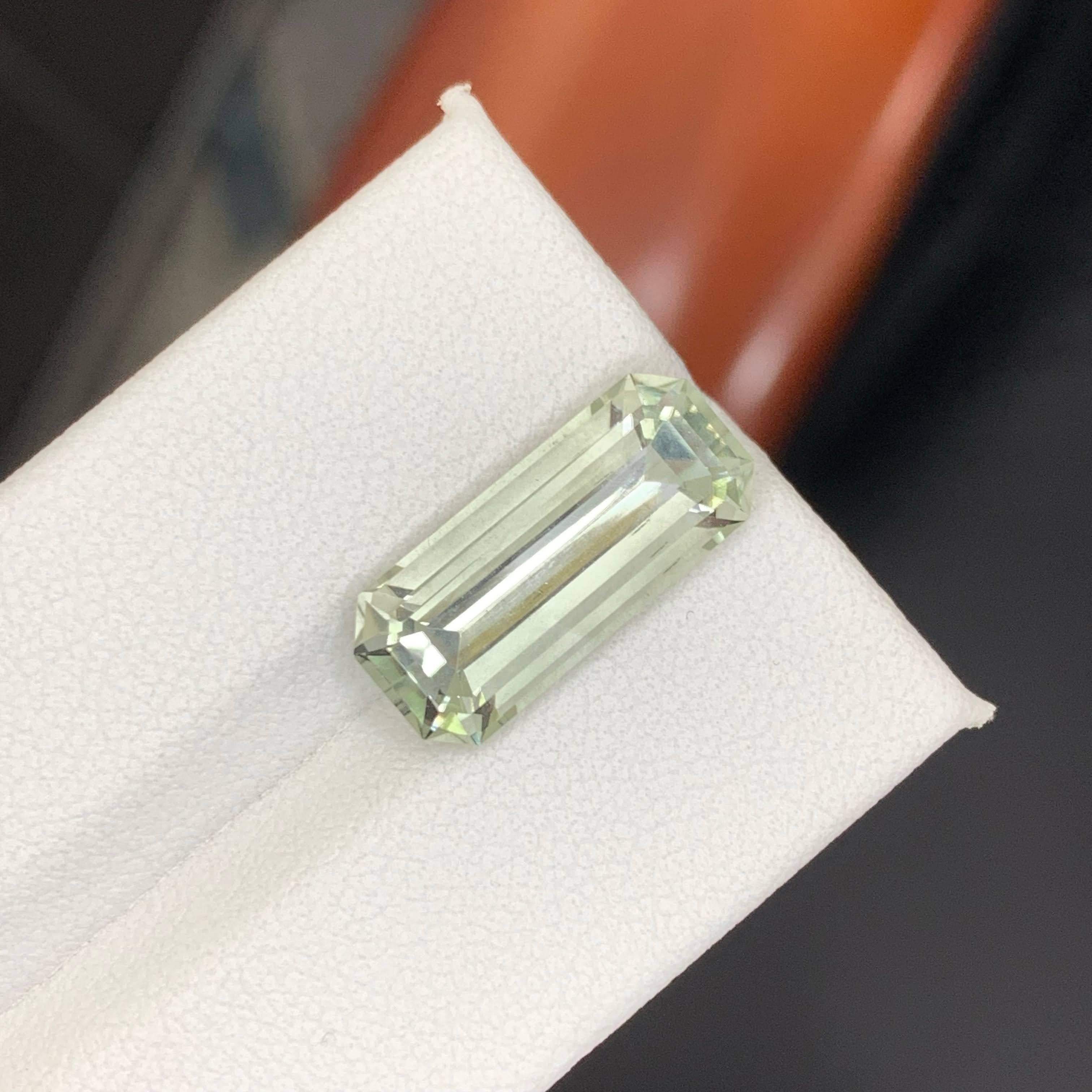 6.35 Carat Natural Loose Greenish Amethyst Stone Emerald Cut African Gemstone en Nuevo estado para la venta en Bangkok, TH