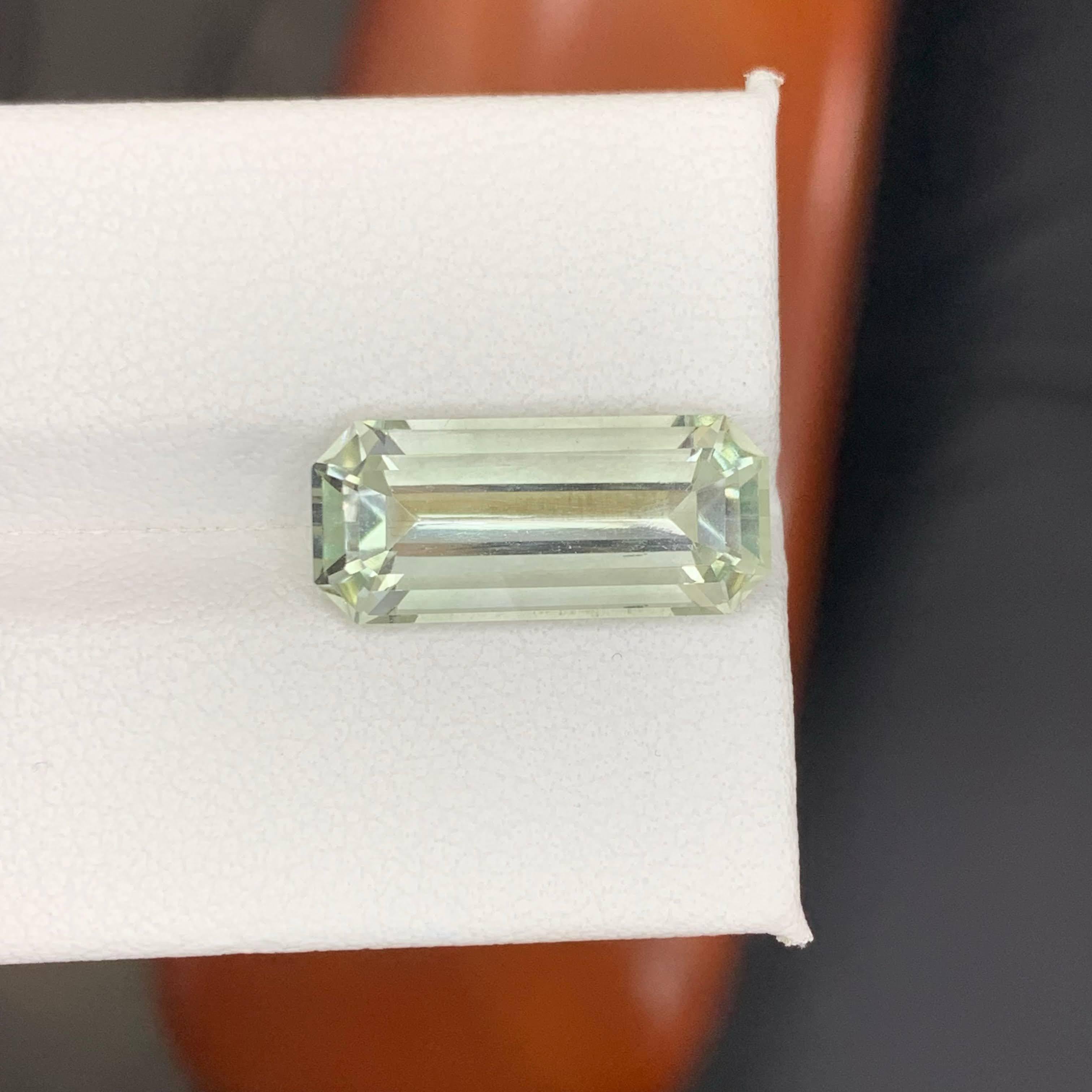 Femenino o masculino 6.35 Carat Natural Loose Greenish Amethyst Stone Emerald Cut African Gemstone en venta