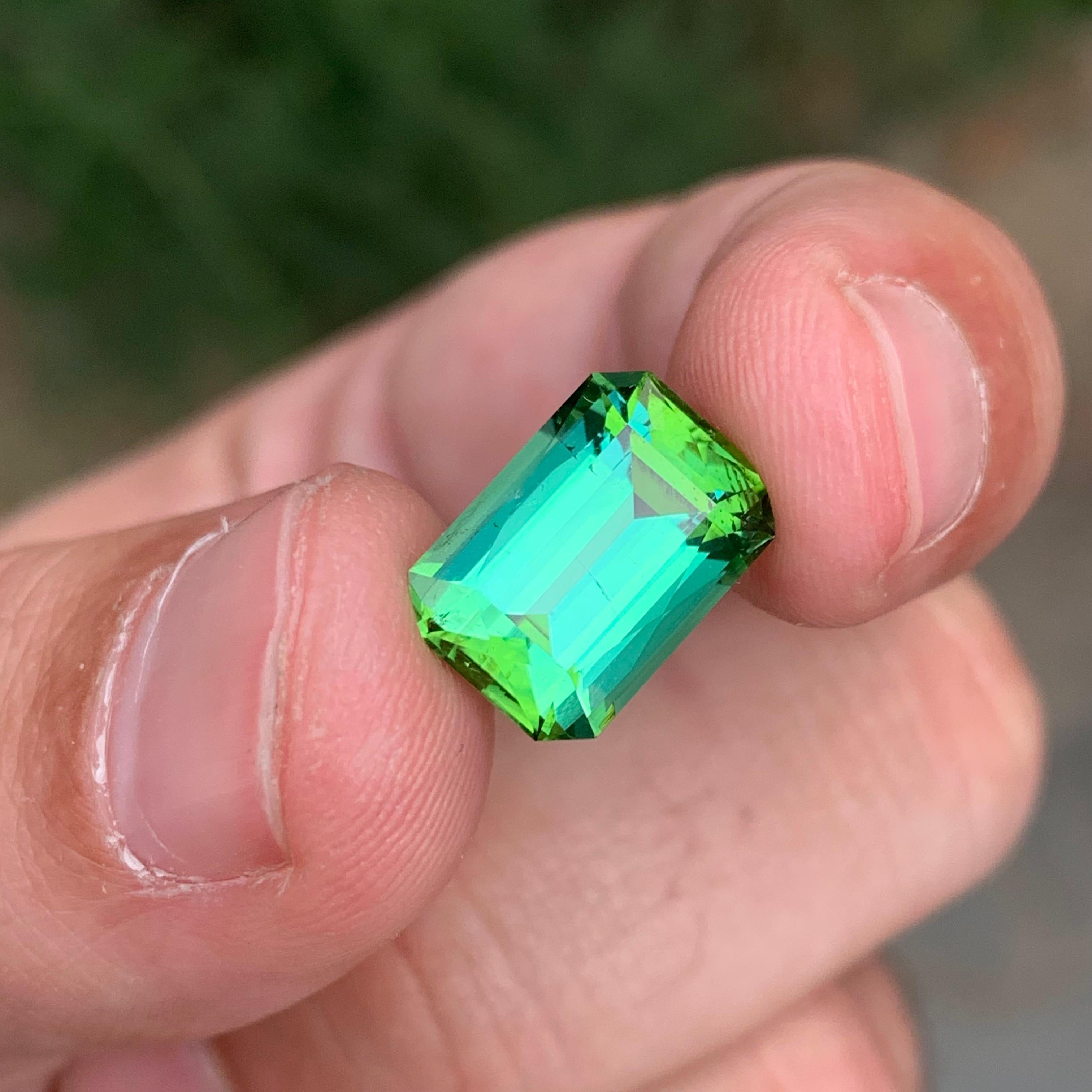 Taille émeraude 6.35 Carats Loose Lagoonish Green Tourmaline Gemstone (Tourmaline verte lagunaire en vrac) en vente