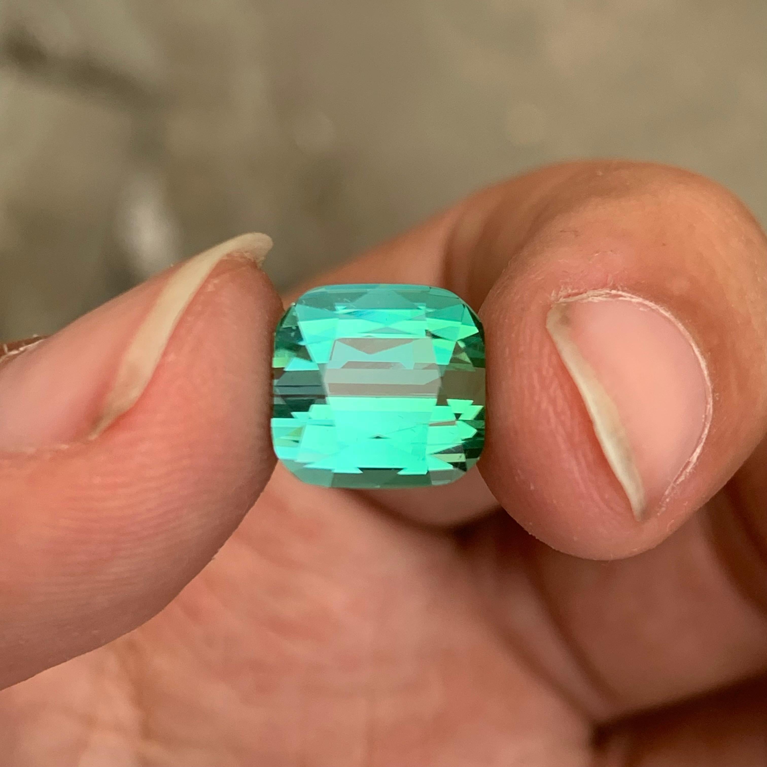 Arts and Crafts 6,35 Carati di tormalina verde bluastra naturale sfusa a forma di cuscino in vendita
