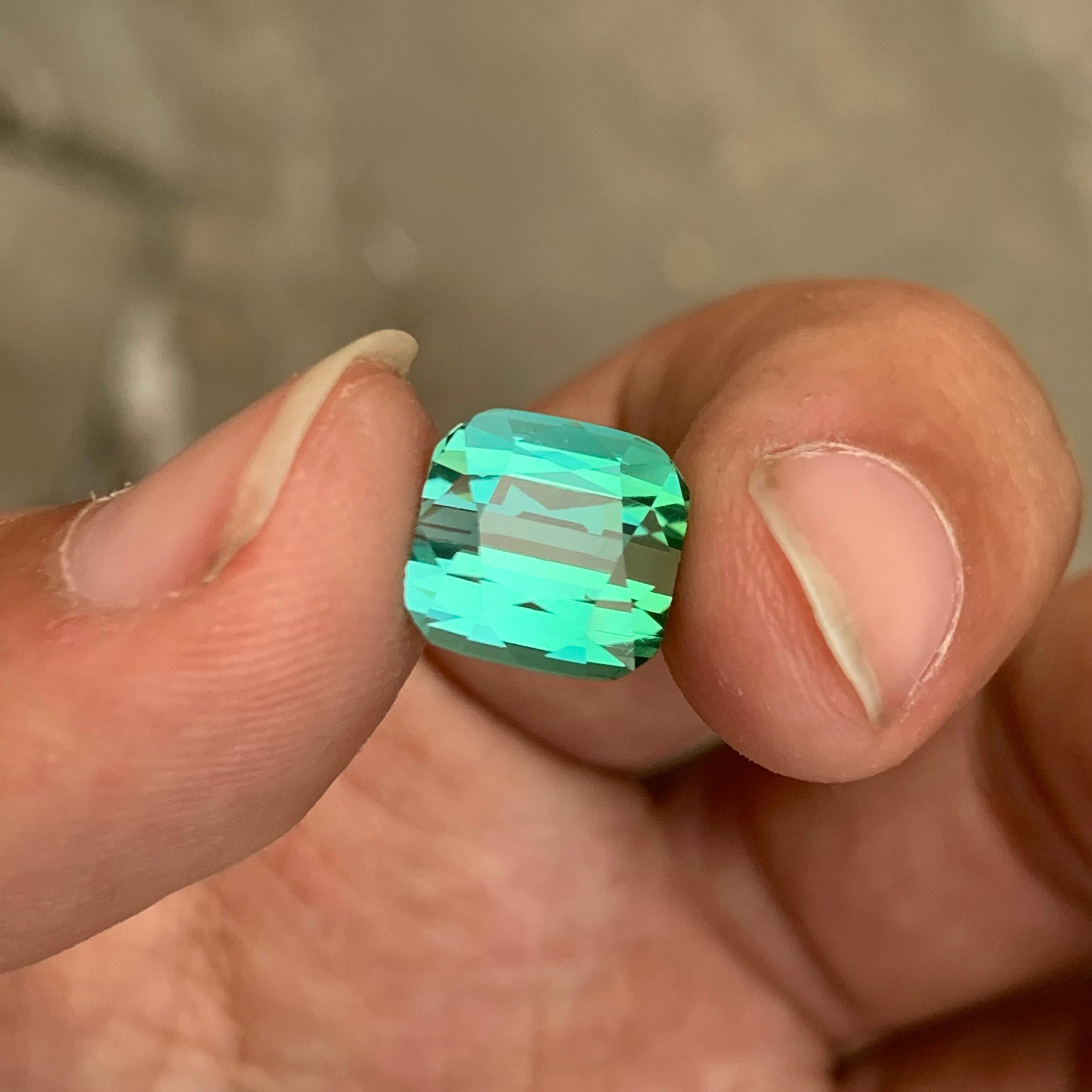 6,35 Carati di tormalina verde bluastra naturale sfusa a forma di cuscino In condizioni Nuovo in vendita a Peshawar, PK