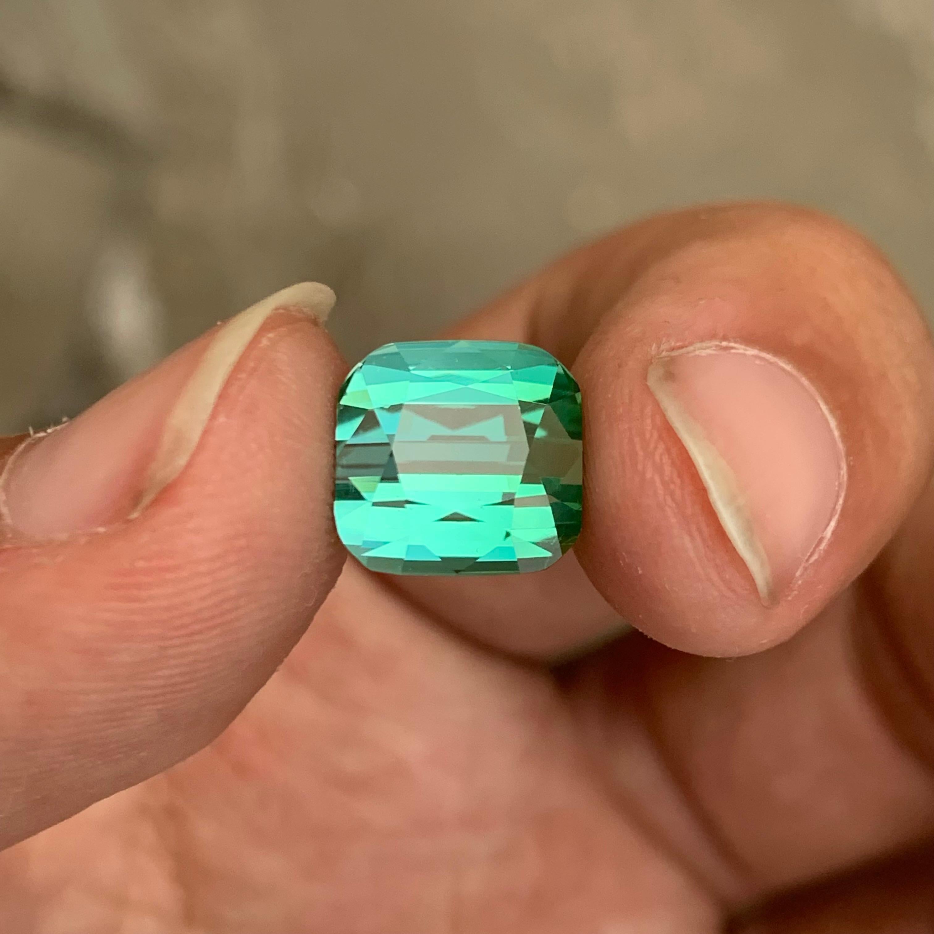 da uomo o donna 6,35 Carati di tormalina verde bluastra naturale sfusa a forma di cuscino in vendita