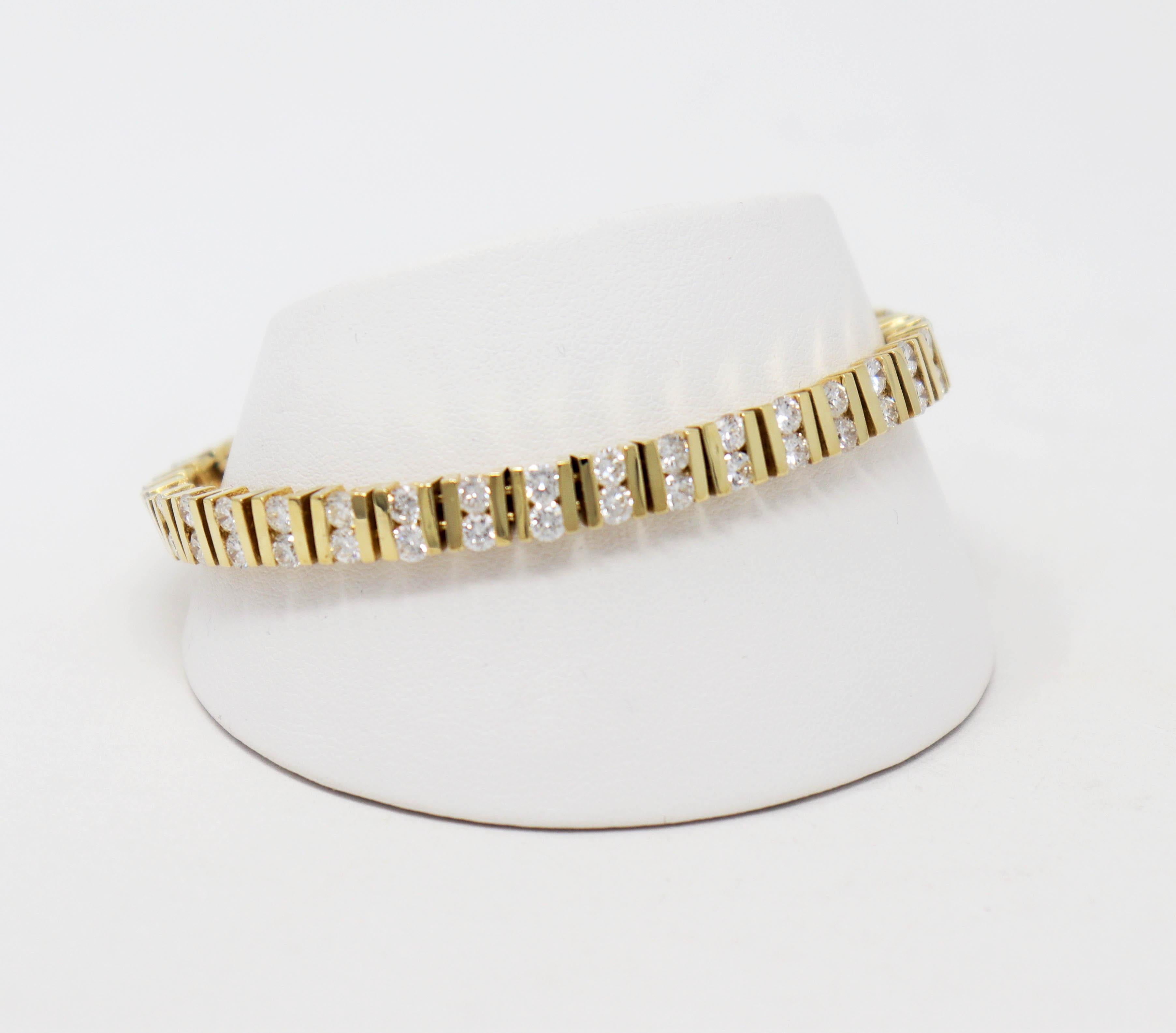 Tennisarmband aus 14 Karat Gelbgold mit 6,35 Karat runden Diamanten an den Gliedern im Angebot 4