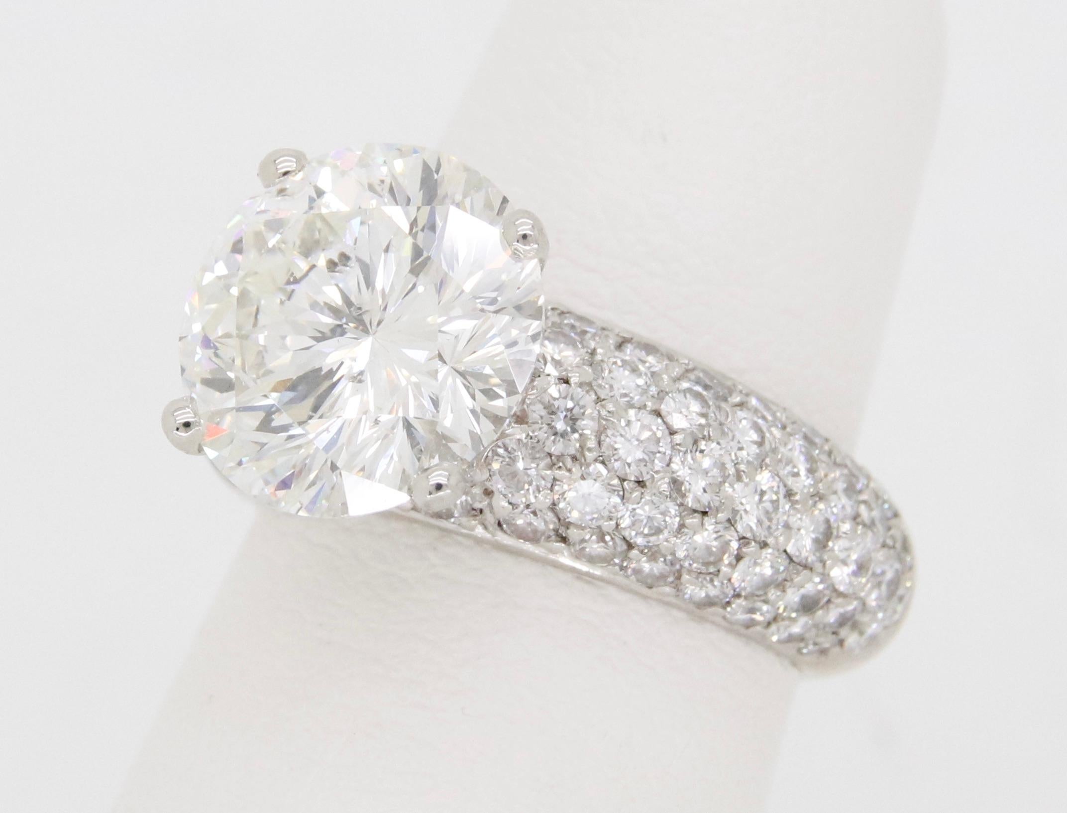 6,35CTW Diamantring aus Platin mit einem 4,55CT Star 129 Diamant in der Mitte 6