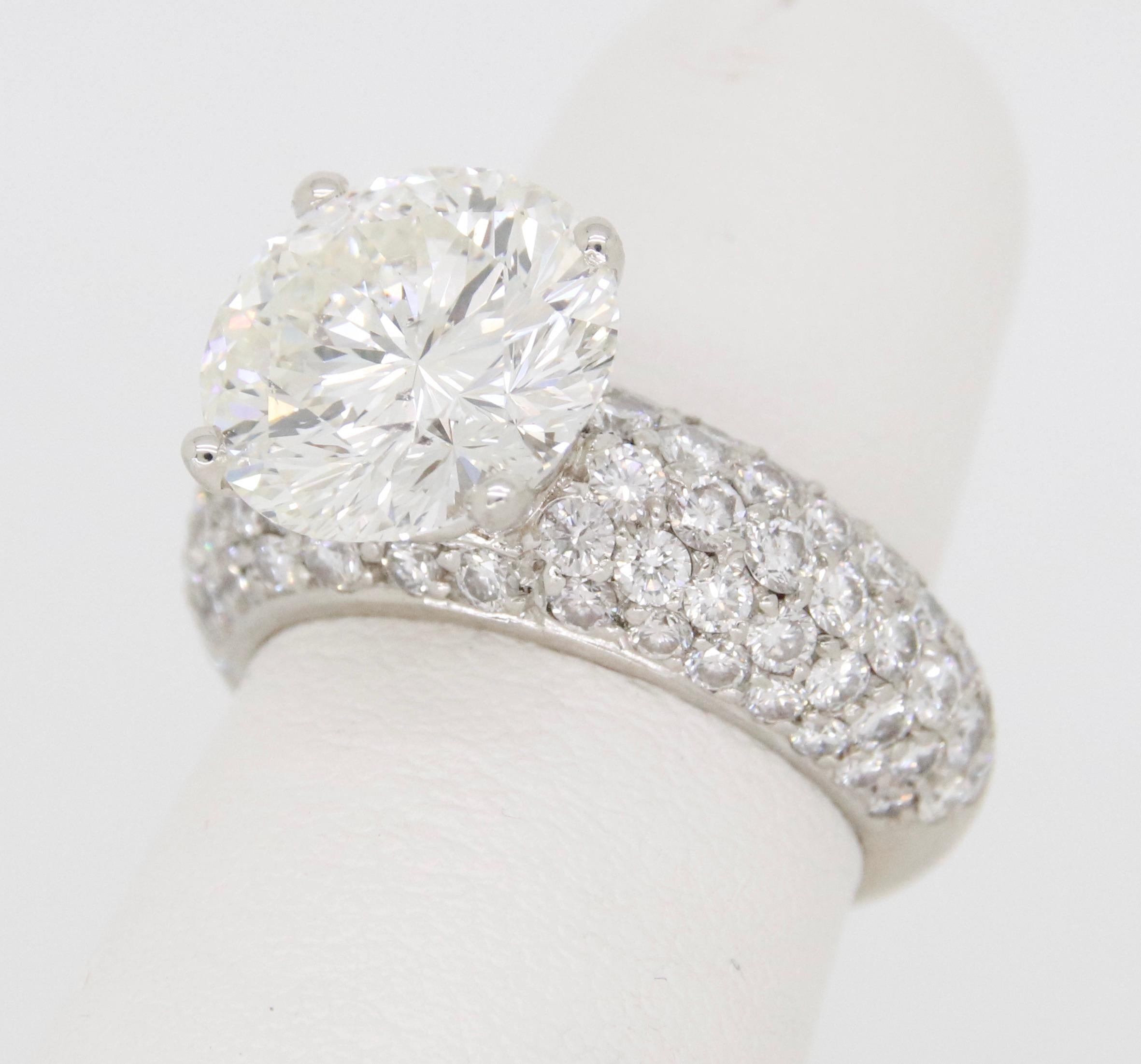 6,35CTW Diamantring aus Platin mit einem 4,55CT Star 129 Diamant in der Mitte 3