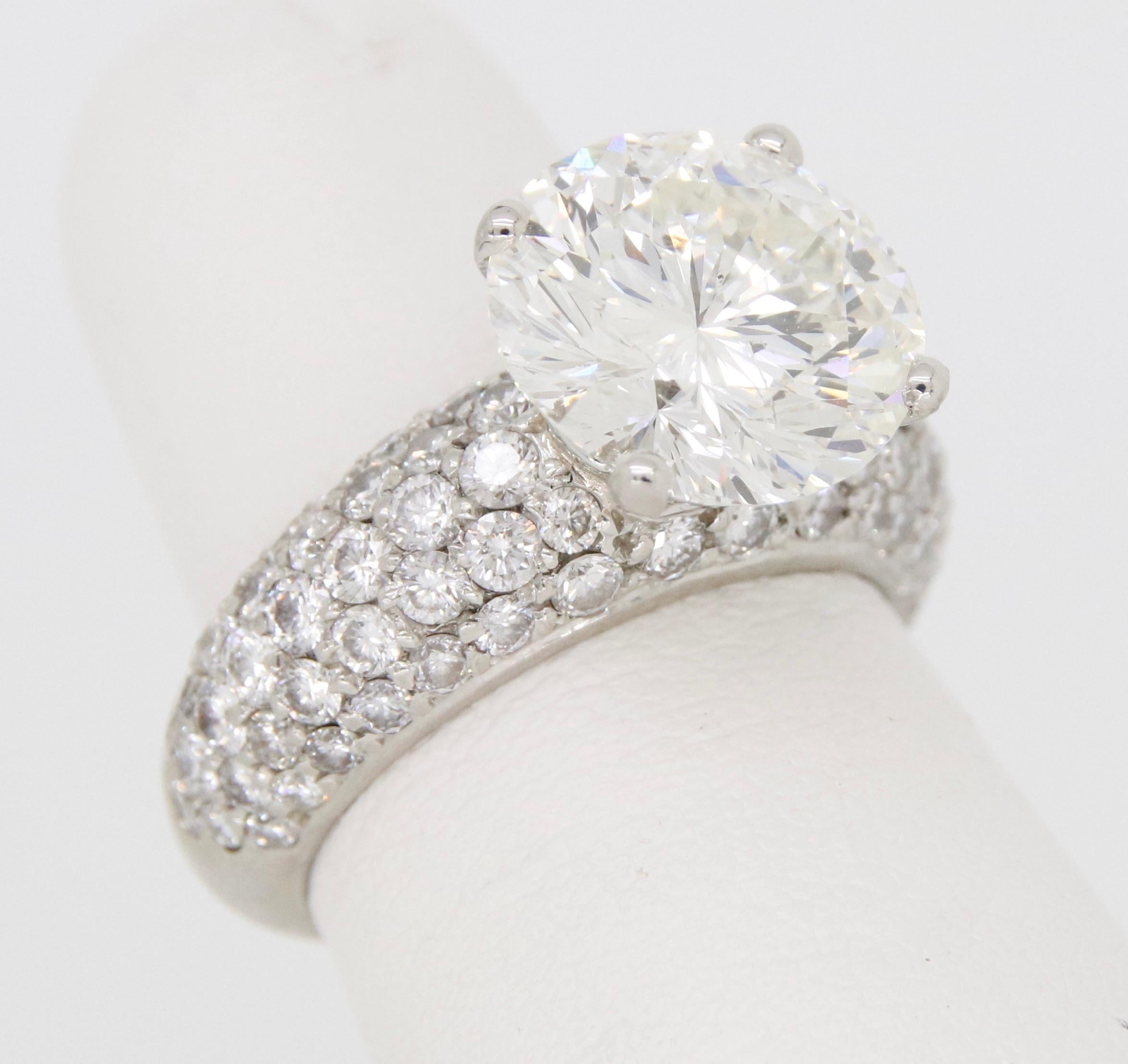 6,35CTW Diamantring aus Platin mit einem 4,55CT Star 129 Diamant in der Mitte 4