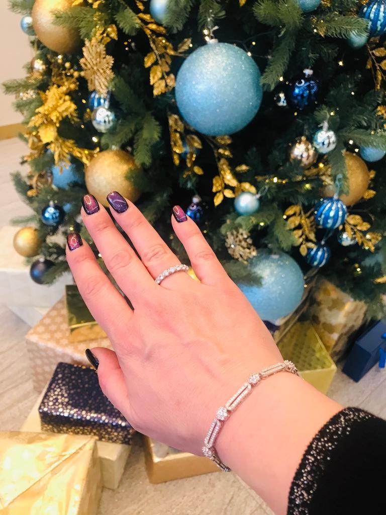 Unique and extraordinary, this fancy line bracelet is inspired by designs favoured by the Victorians and showcases a total of 6.36ct of sunning round brilliant cuts, interspersed with embellished flower shapes.

This piece is perfect for a beautiful