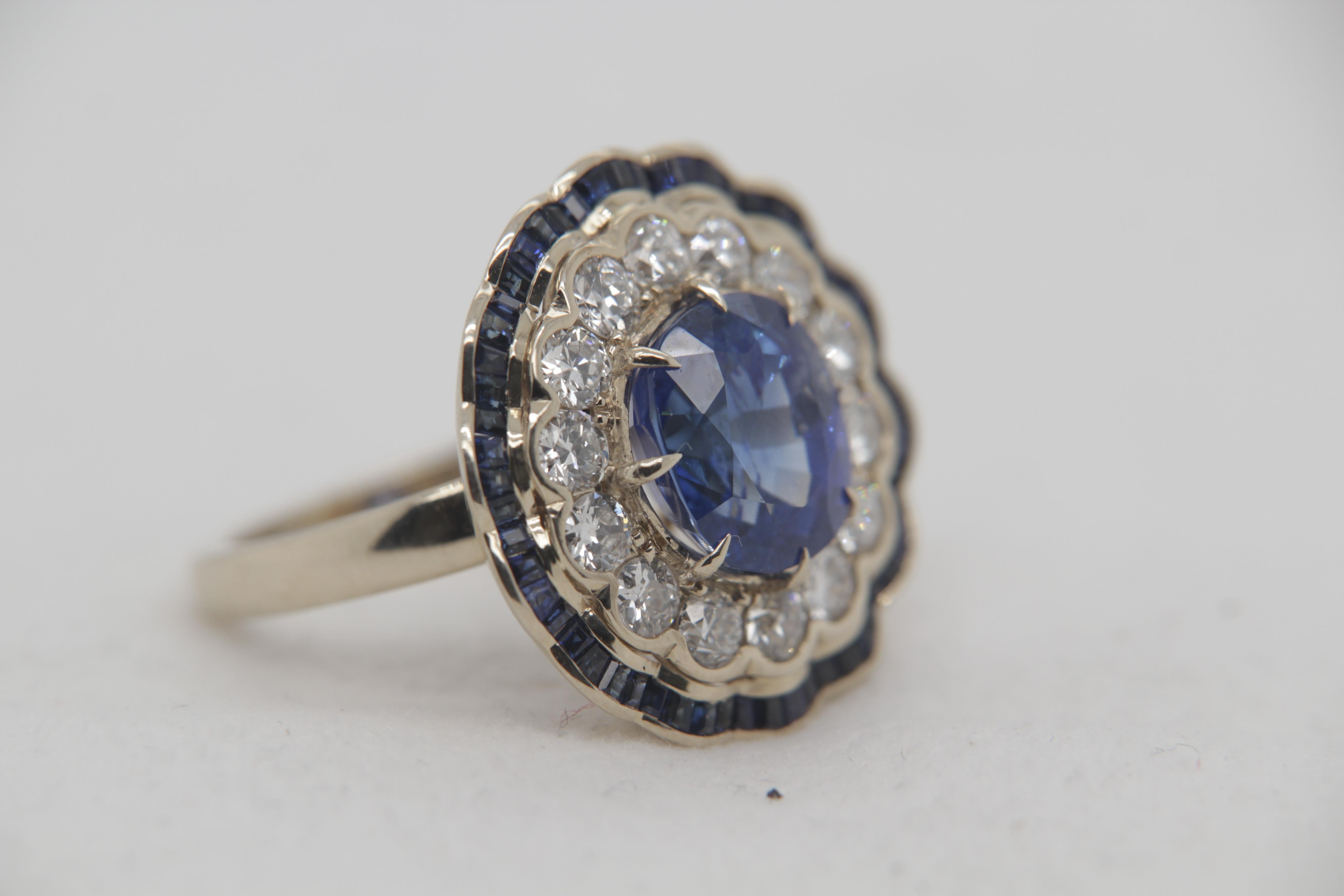 6.36 Carat Blue Sapphire and Diamond Ring in 18 Karat Gold In New Condition In Bangkok, TH