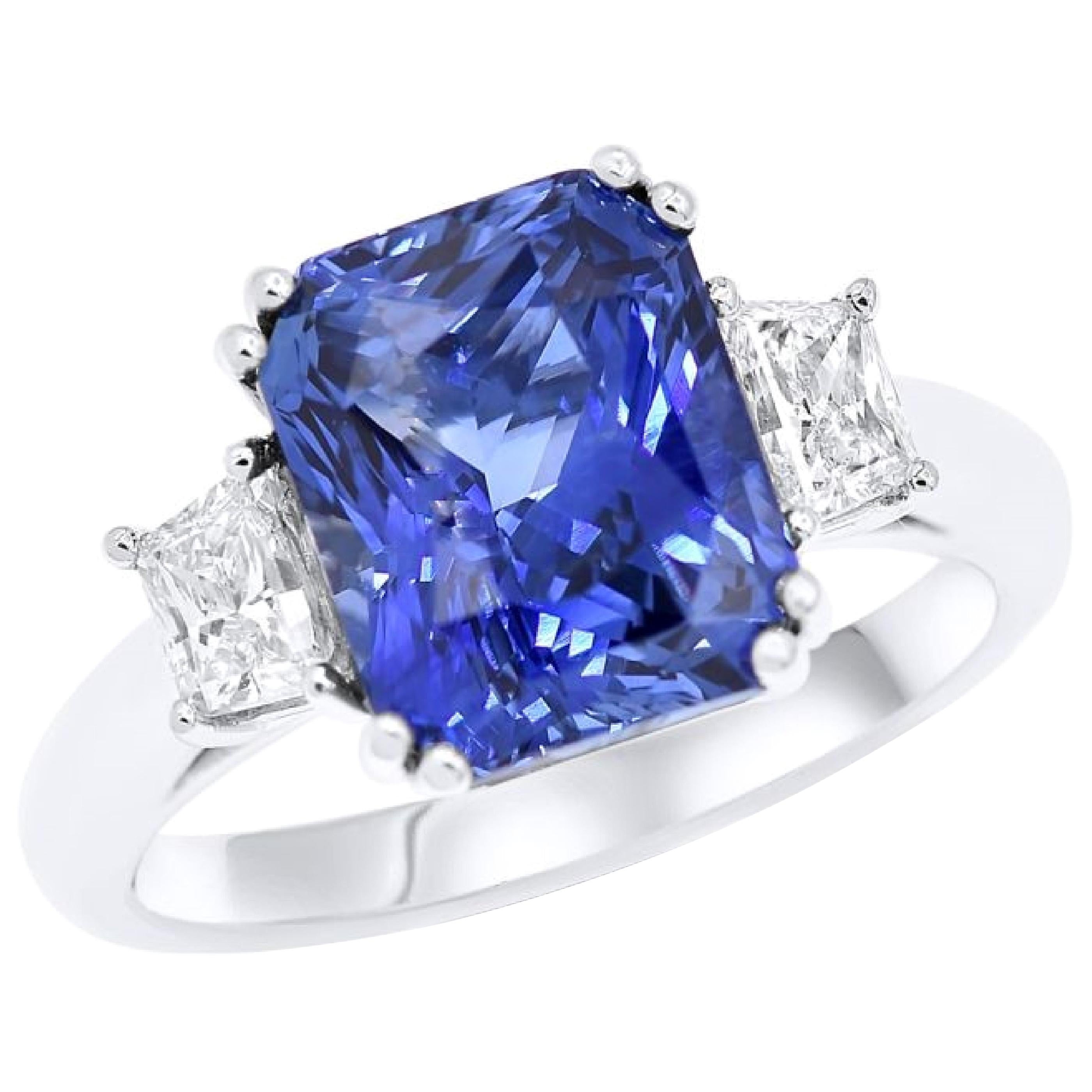 Saphir bleu royal de 6,36 carats en vente