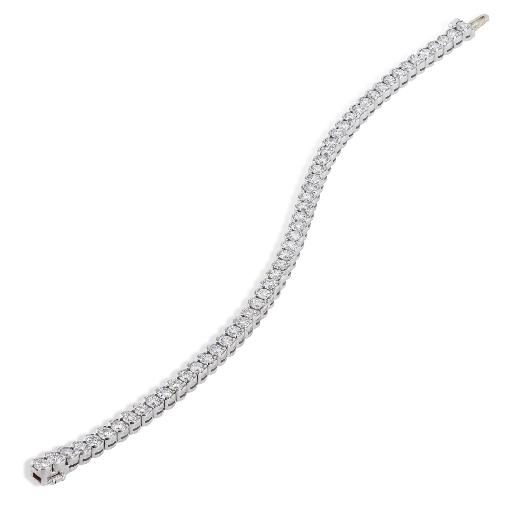 Pulsera de tenis de oro blanco con diamantes engastados en semibisel de 6,36 quilates Moderno en venta