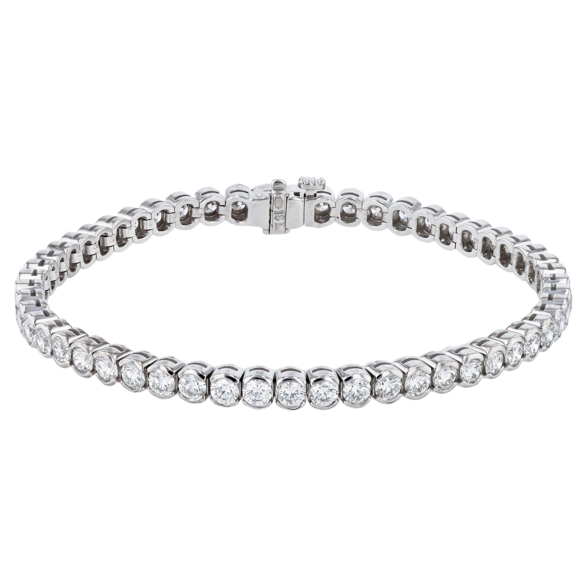 Bracelet de tennis en or blanc serti de diamants semi-bijoux de 6,36 carats