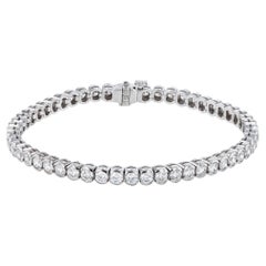 Pulsera de tenis de oro blanco con diamantes engastados en semibisel de 6,36 quilates