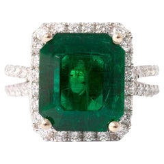 6,37 Karat Smaragd-Diamantring