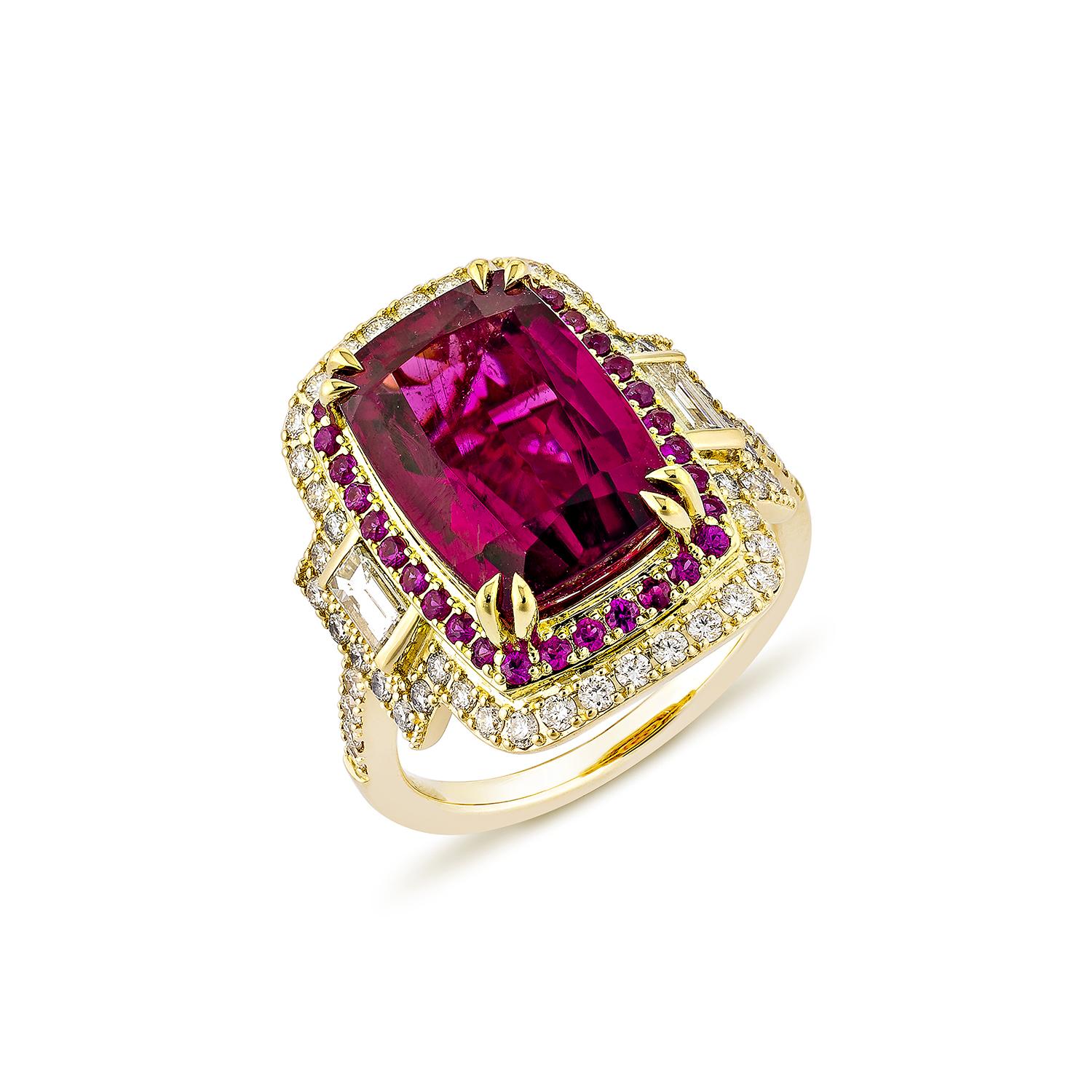 Contemporary 6.37 Carat Rubellite Cocktail Ring in 18Karat Yellow Gold with Ruby and Diamond. For Sale