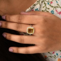 Zaffiro giallo da 6,37 carati 0,63 carati Anello con diamante aureolato in oro giallo 14 carati