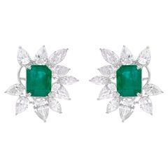 6,37 carati di smeraldo dello Zambia 7,7 carati di diamante Orecchini fini in oro bianco 10 carati