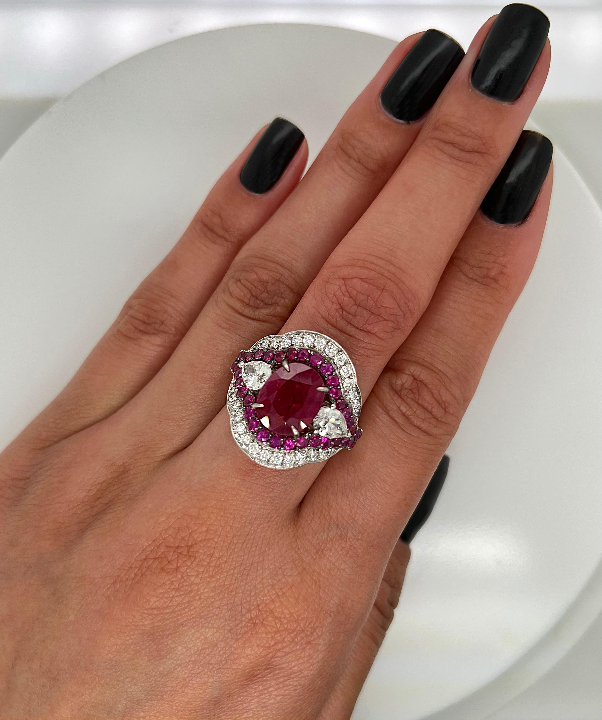 6,37 carati totali di rubino e diamante Anello da donna GIA In condizioni Nuovo in vendita a New York, NY