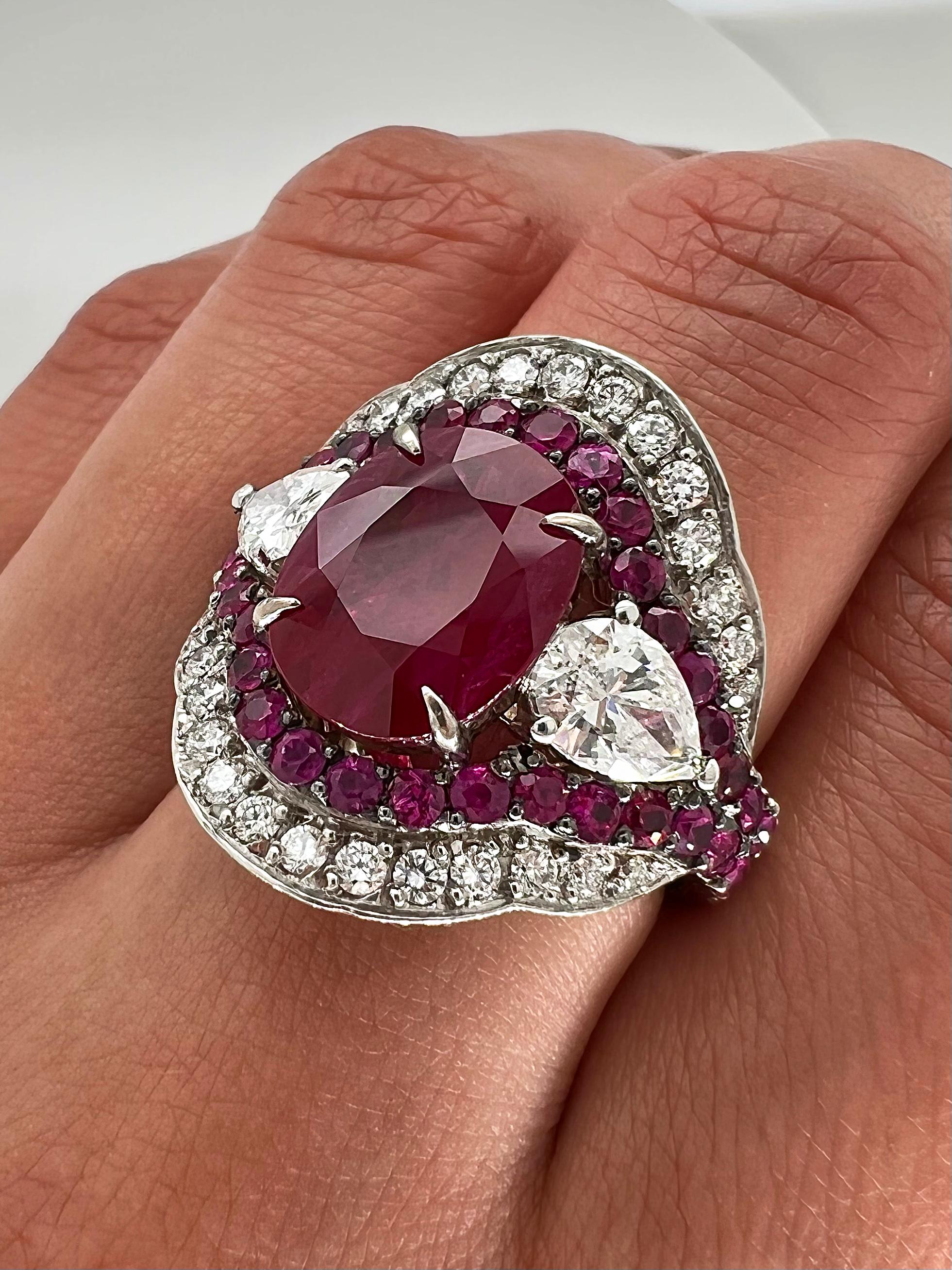 6,37 carati totali di rubino e diamante Anello da donna GIA in vendita 2