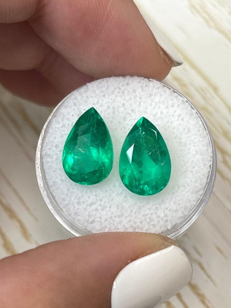6,37 cw 12,5x8 émeraudes colombiennes brillantes Muzo taille poire assorties