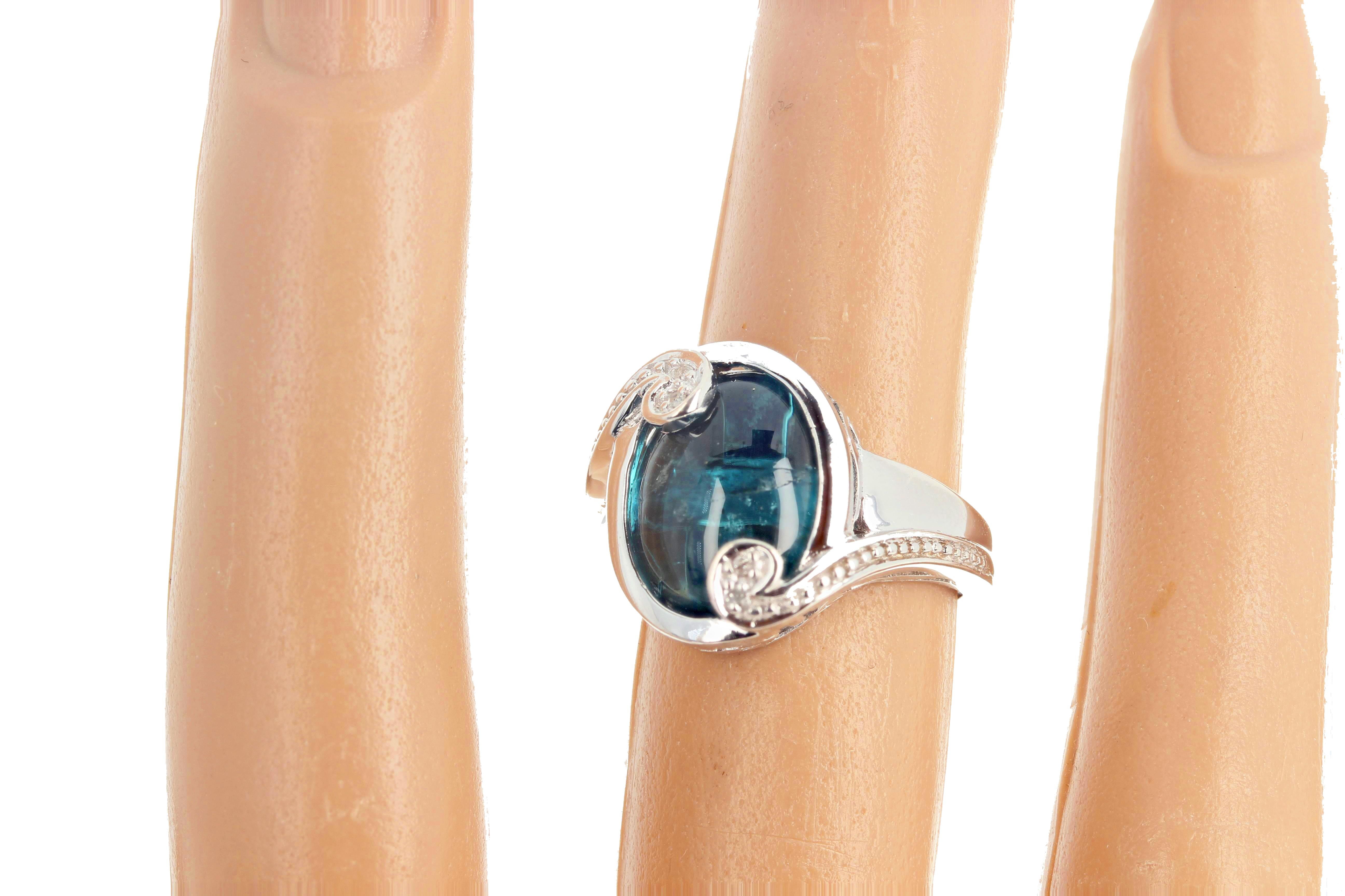Taille ovale AJD Bague spectaculaire 6.38 Cts Indicolite bleue Cabochon Tourmaline & Diamants en vente