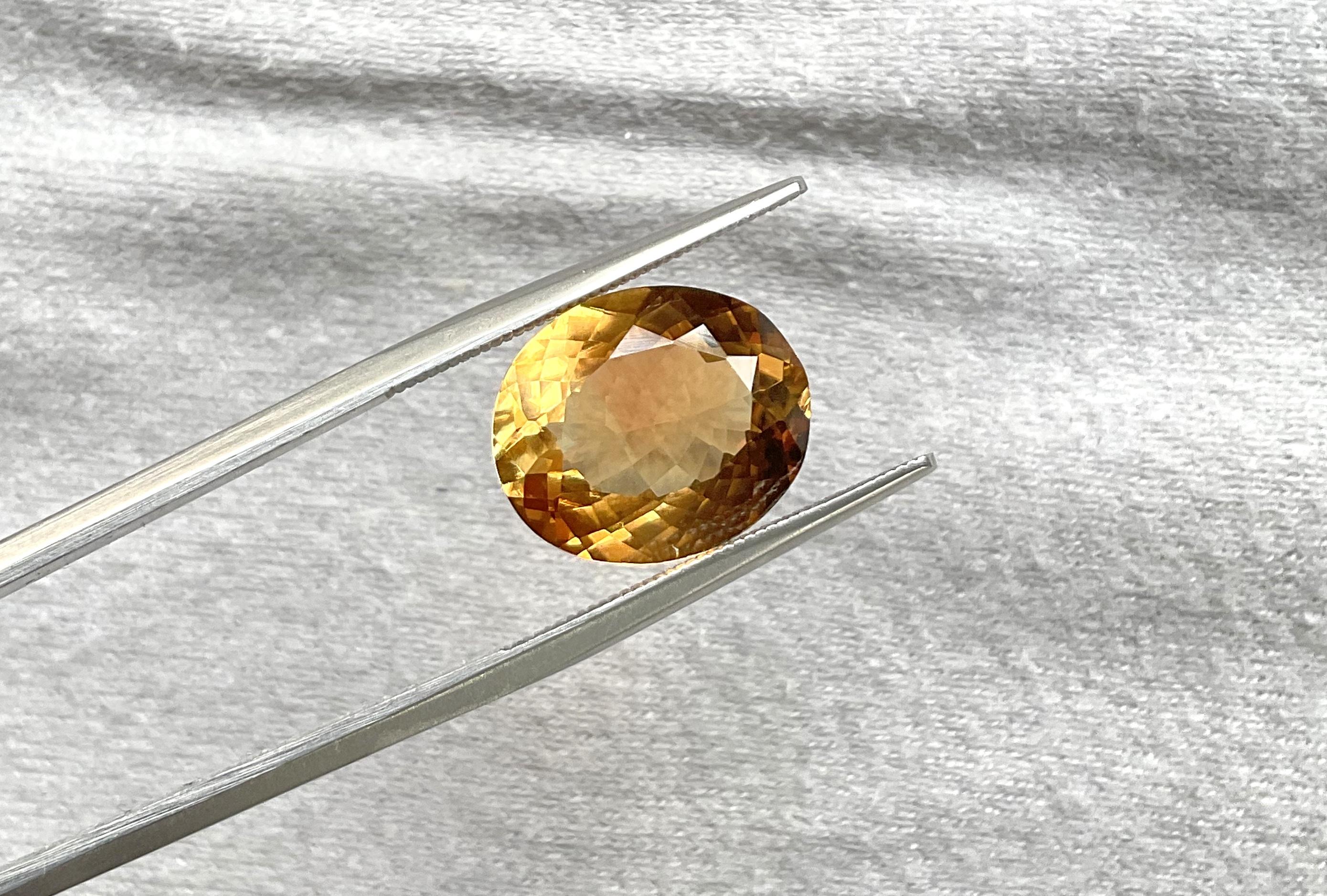 Tourmaline jaune orangé taille ovale facettée de 6,38 carats en vente 2