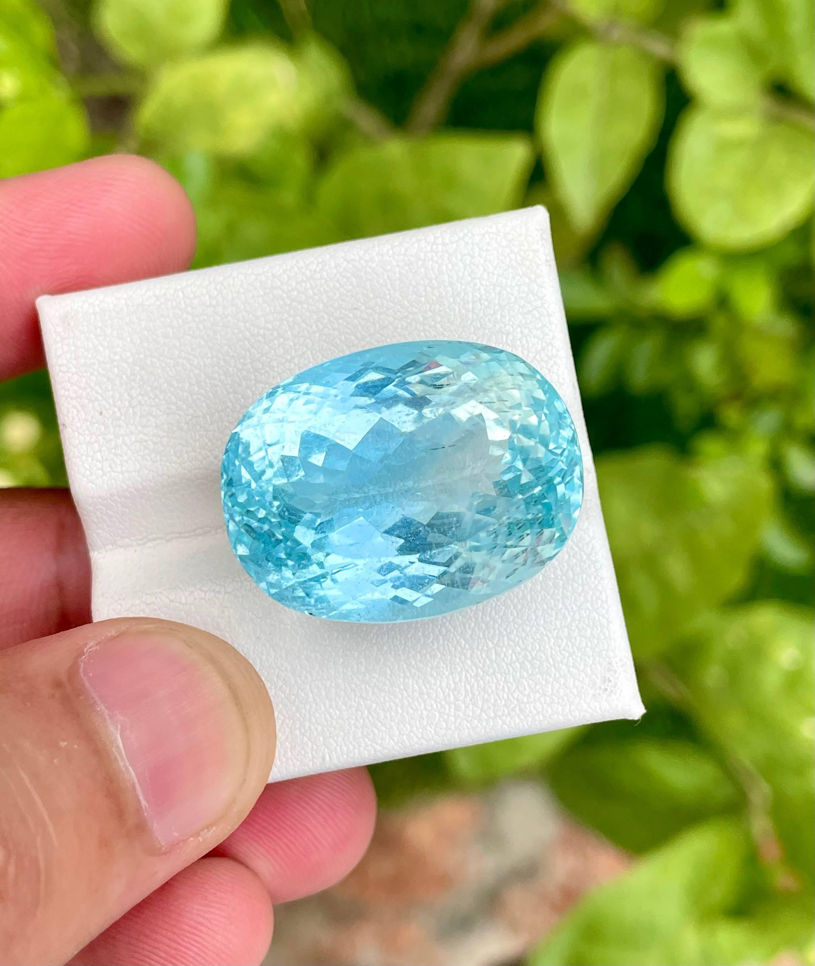 Peso 63,85 quilates 
Dimensiones 26,1x20,5x18,0 mm
Tratamiento ninguno 
Origen África 
Claridad SI
Forma ovalada 
Corte oval 



La aguamarina azul de 63,85 quilates, expertamente tallada en una elegante talla ovalada, es un impresionante ejemplo de