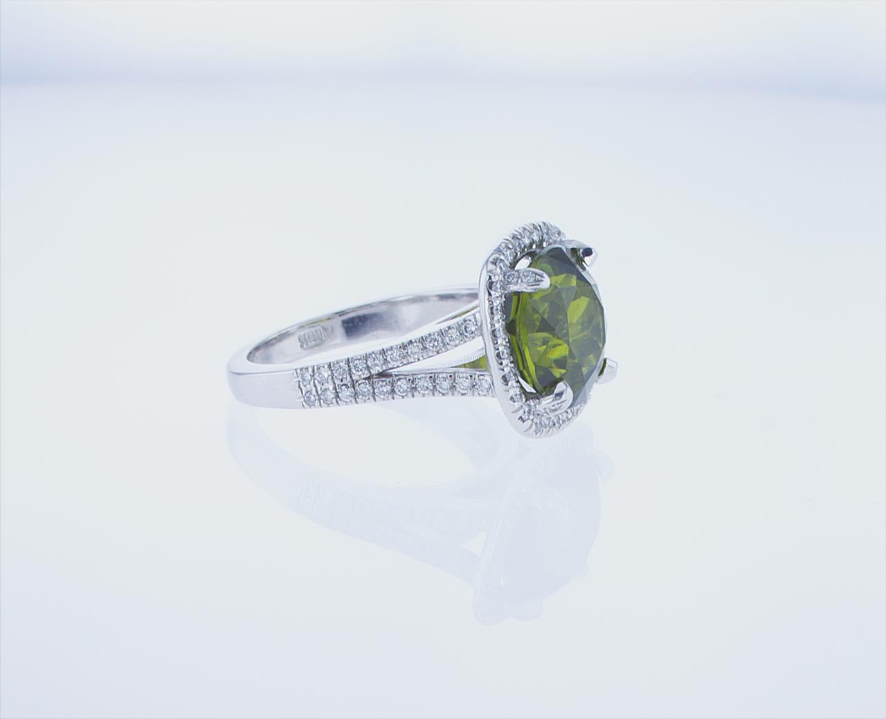 6.38ct Cushion Shape Peridot Cocktail Ring in 18k White Gold with Palladium In New Condition For Sale In New York, NY