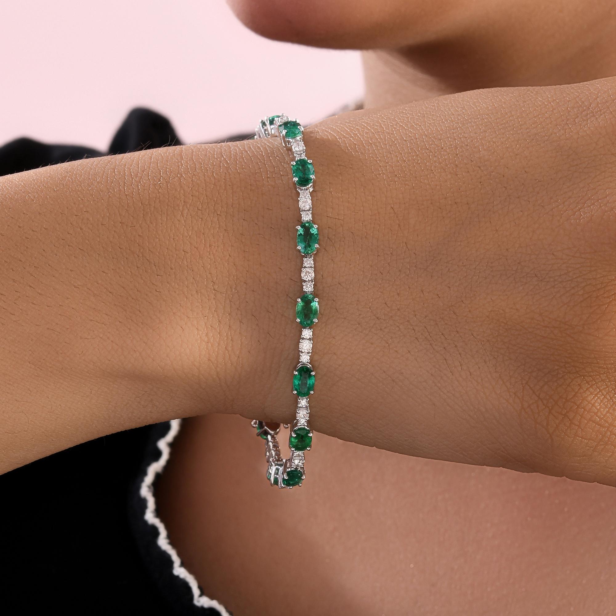 6,38 Karat Smaragd Geburtsstein 1,33 Karat Diamant Tennis-Armband 18 Karat Weißgold (Art déco) im Angebot