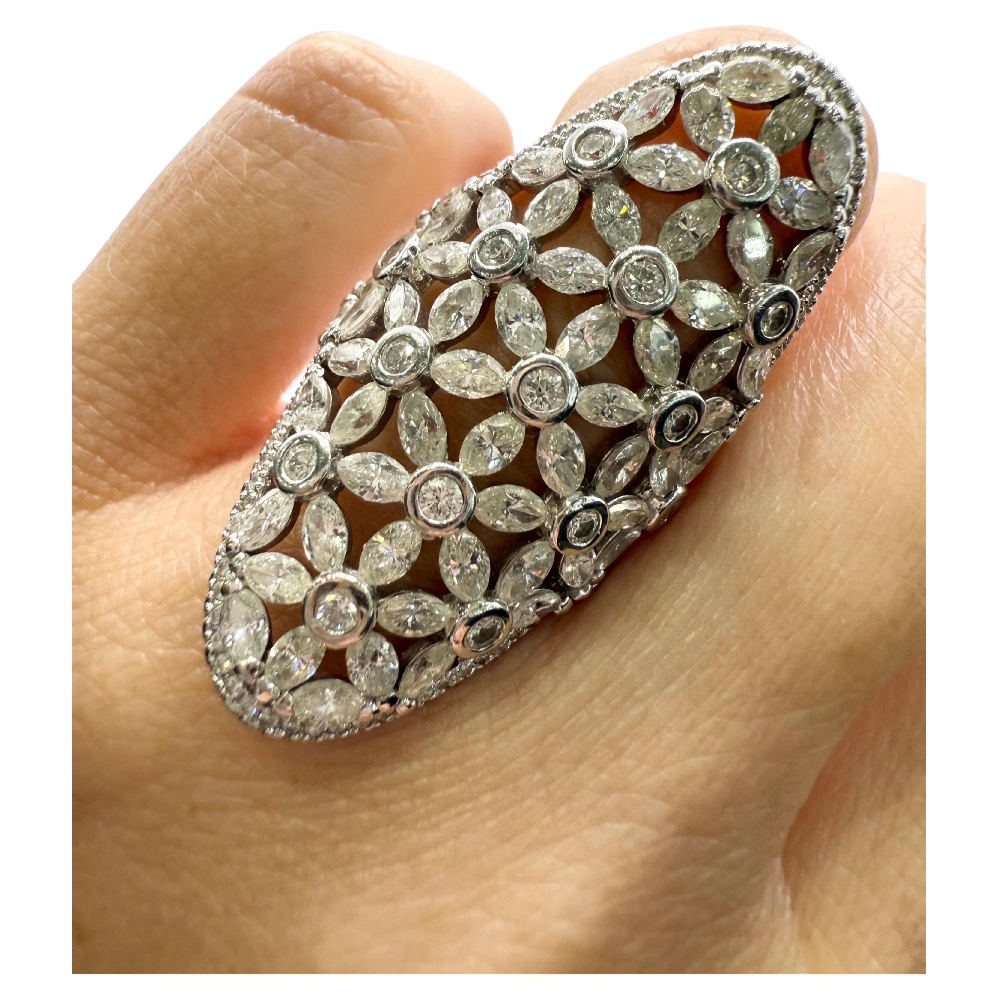 Anello con diamante da cocktail Marquise da 6,38 carati Anello con diamante lungo pazzo da 18 carati in vendita