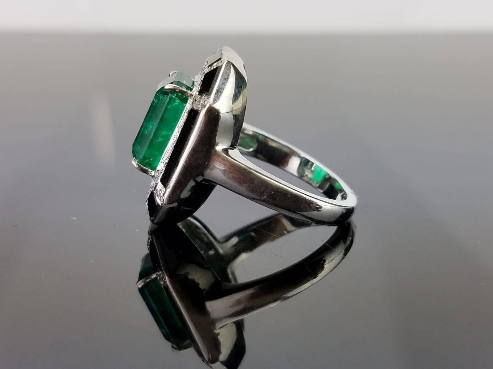 Art Deco 6.39 Carat Emerald, Onyx and Diamond 18 Karat Gold Cocktail Ring