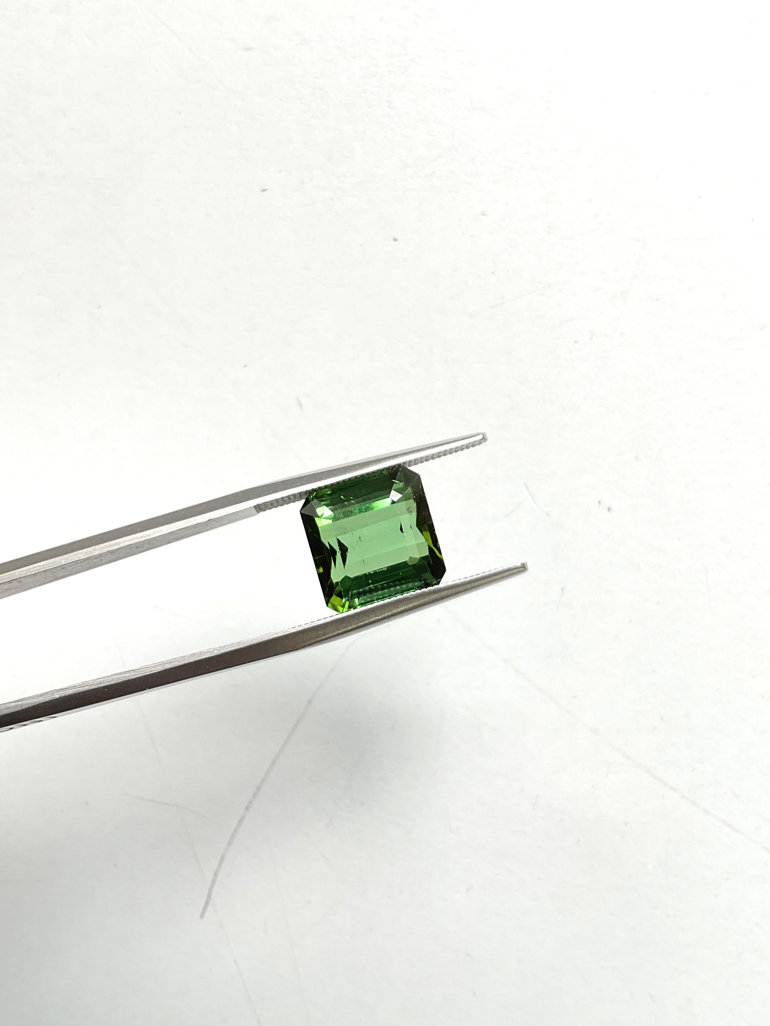 Pierre naturelle de 6.39 carats, tourmaline verte octogonale taillée à facettes de qualité supérieure Neuf - En vente à Jaipur, RJ