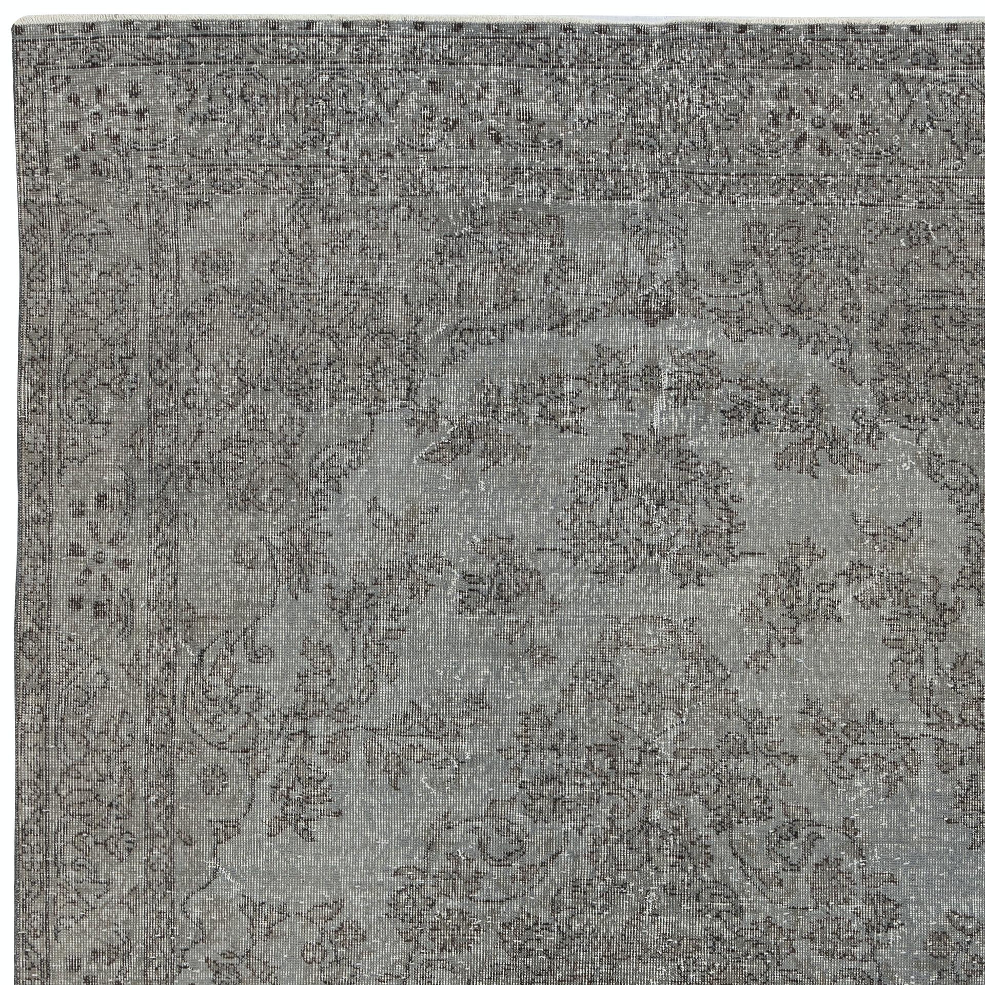 6.3x10 Ft Gray Overdyed Vintage Rug für moderne Innenräume. Handgeknüpft in der Türkei im Zustand „Gut“ im Angebot in Spring Valley, NY