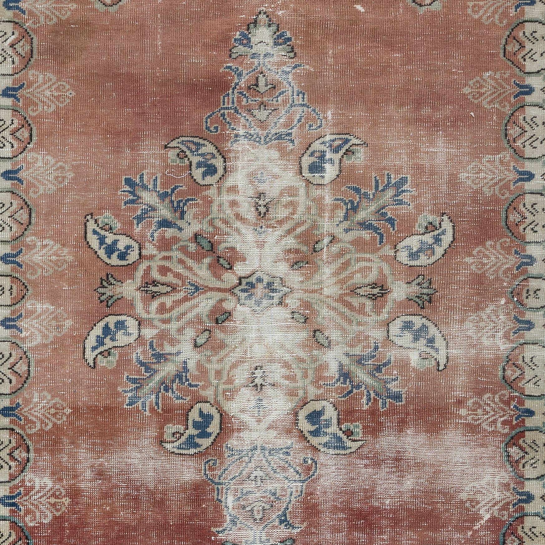 6.3x10 Ft Handmade Turkish Vintage Rug in Soft Red, Beige with Blue Solid Border In Good Condition For Sale In Philadelphia, PA