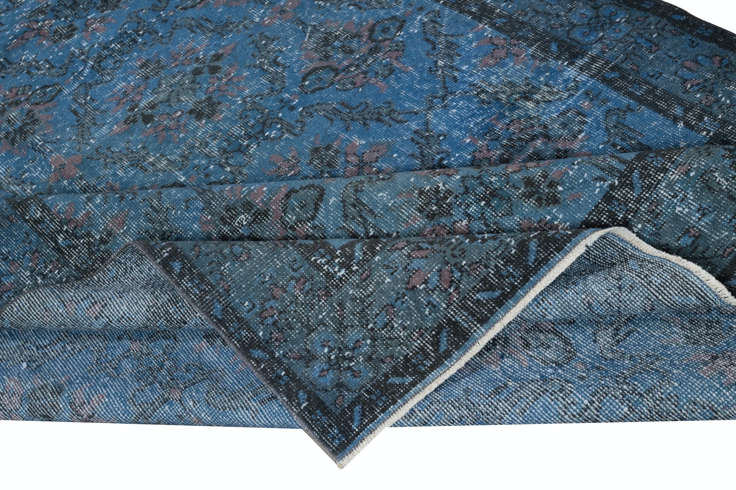 Moderner handgefertigter, geblümt gemusterter, türkischer Teppich 6.3x10 Ft Over-Dyed-Teppich in Blau (Türkisch) im Angebot