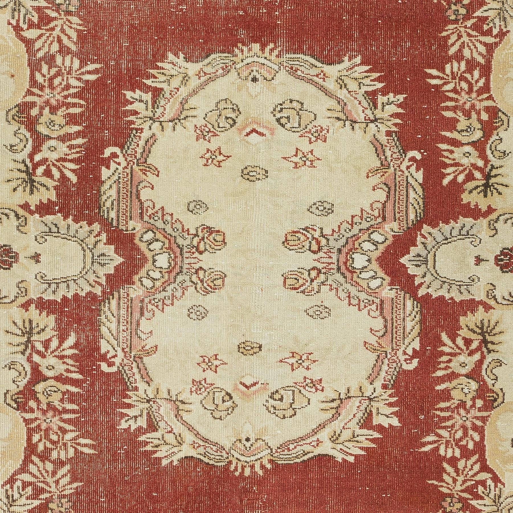 6.3x10 ft Einzigartiger handgefertigter anatolischer Teppich in Rot und Beige (Stammeskunst) im Angebot