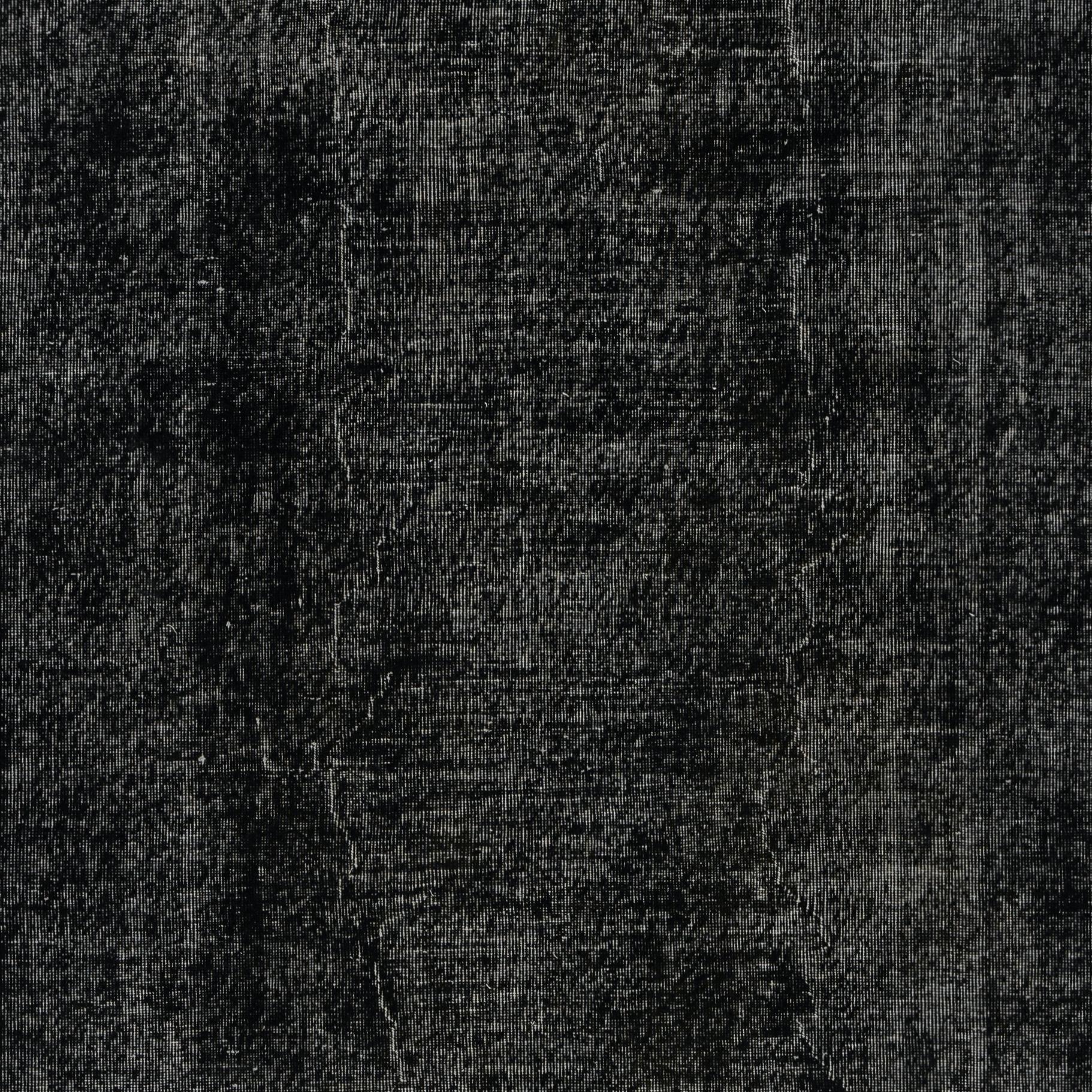 Turco Tappeto turco vintage fatto a mano 6.3x10 Ft tinto di nero per interni moderni in vendita