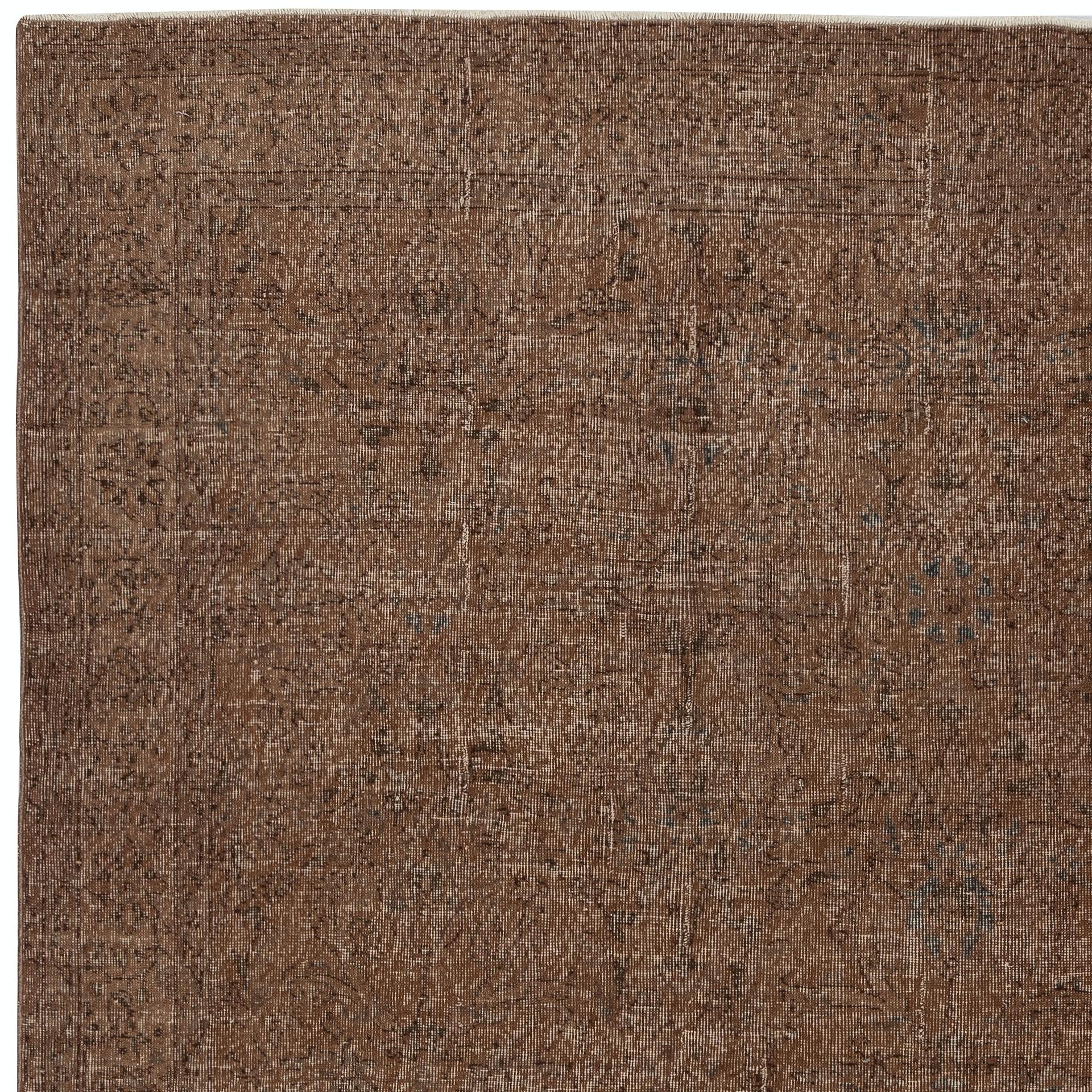 6.3x10.2 Ft Handgefertigter türkischer Teppich. Brauner, rotgefärbter Vintage-Teppich für das Wohnzimmer (Handgeknüpft) im Angebot