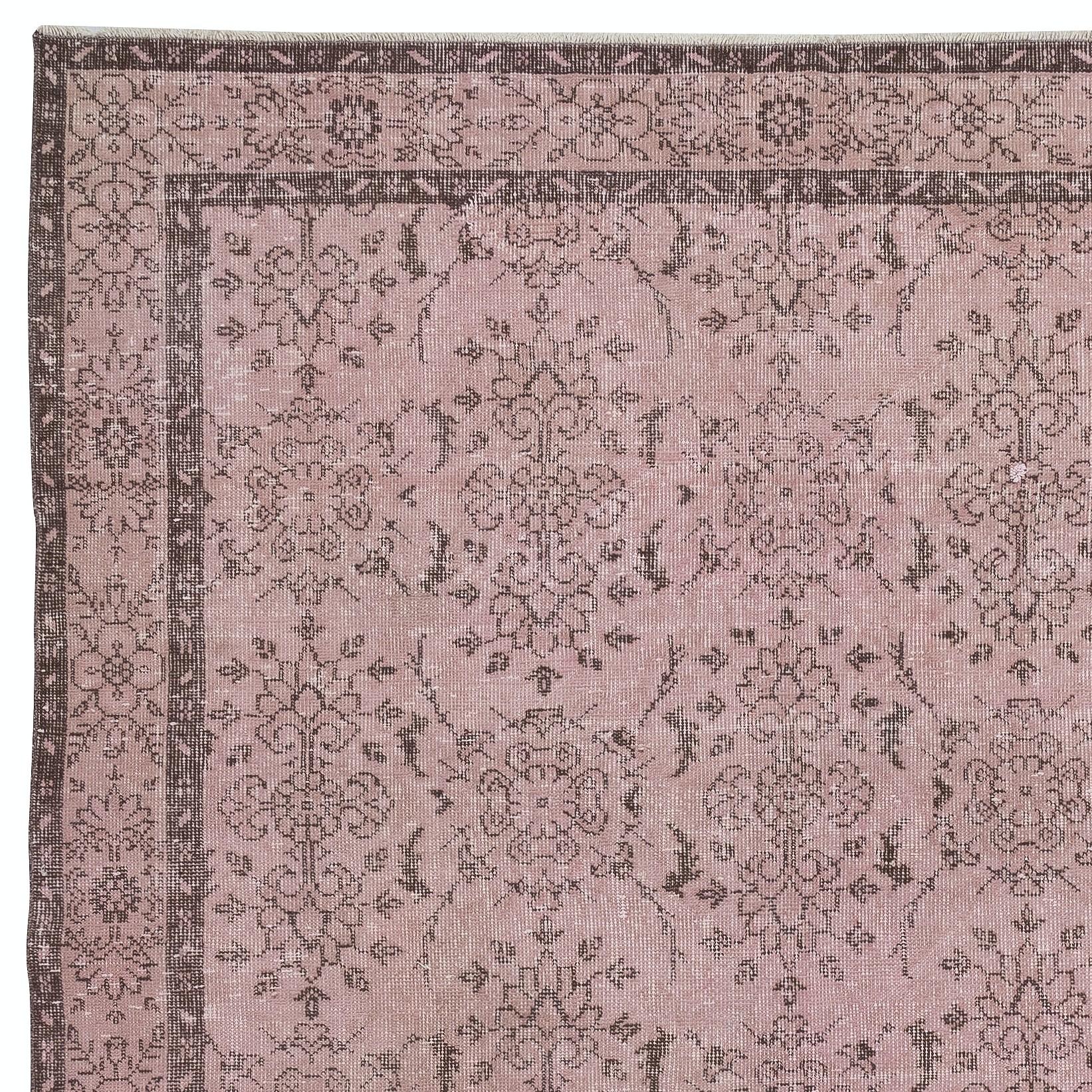 Turc 6.3x10.3 ft Tapis de sol turc vintage teinté en rose pour les intérieurs modernes en vente