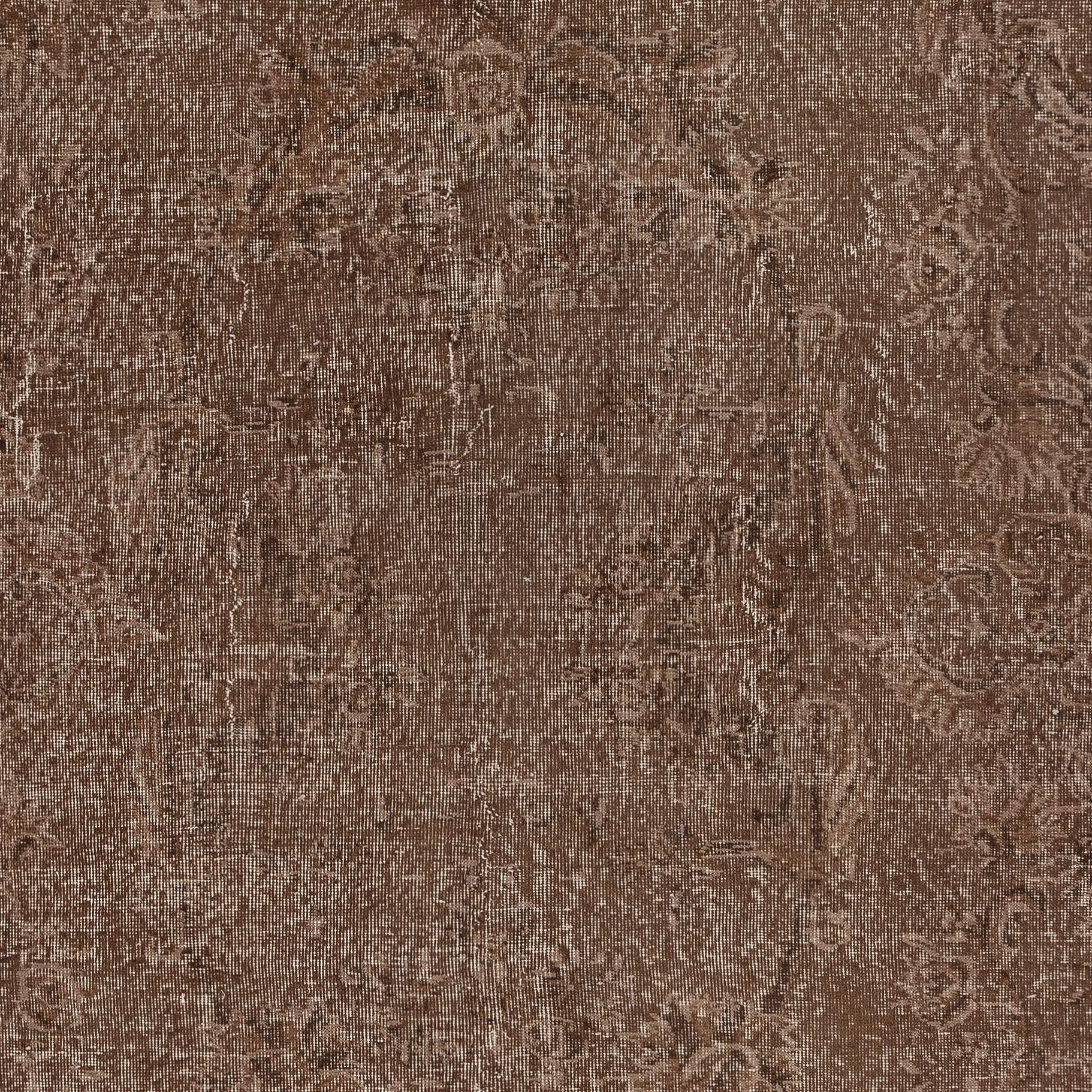 Turco Tappeto turco vintage fatto a mano 6.3x10.7 Ft tinto in marrone per interni moderni in vendita